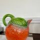 Pichet en barbotine fraise