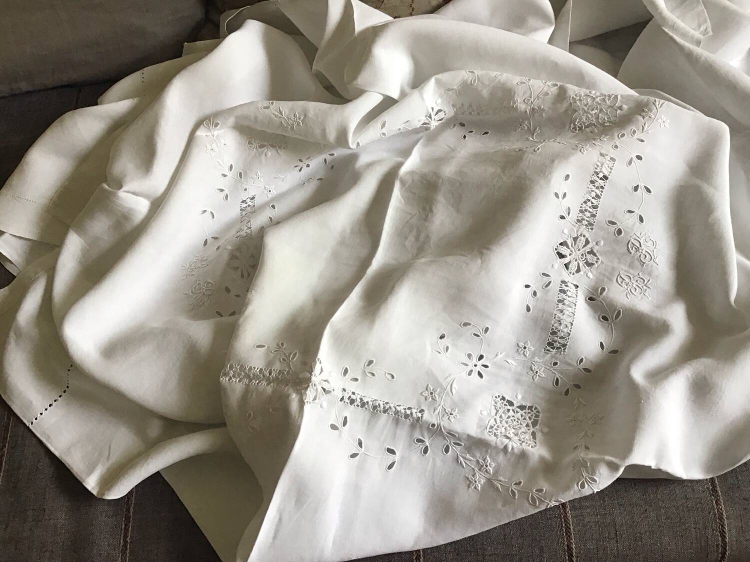 Nappe de réception en lin blanc BR 2mx2m10