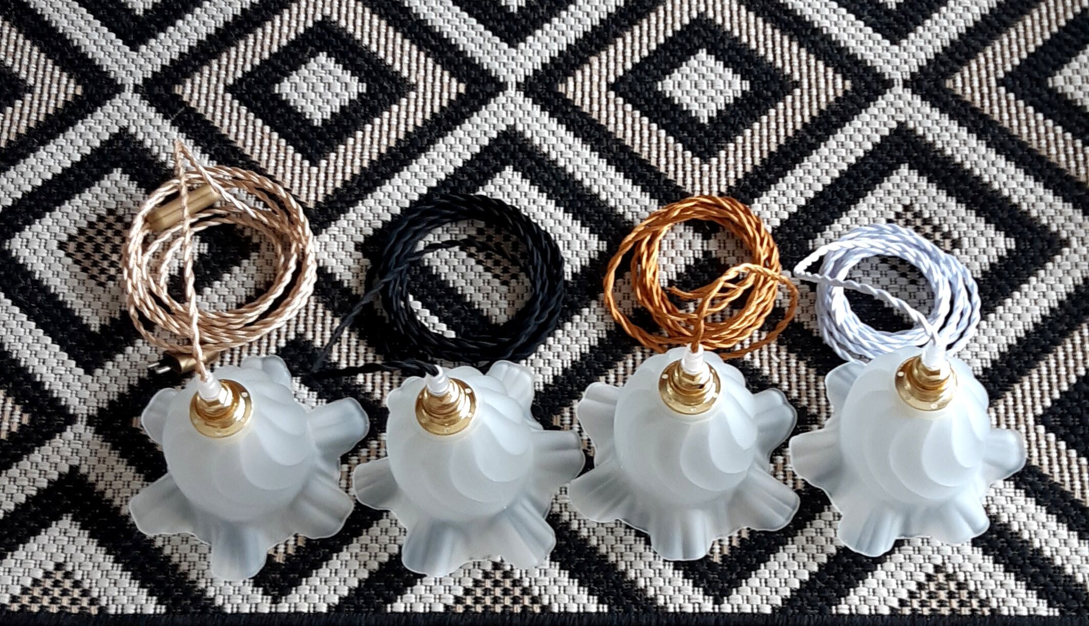 Vintage tulip hanging lamp