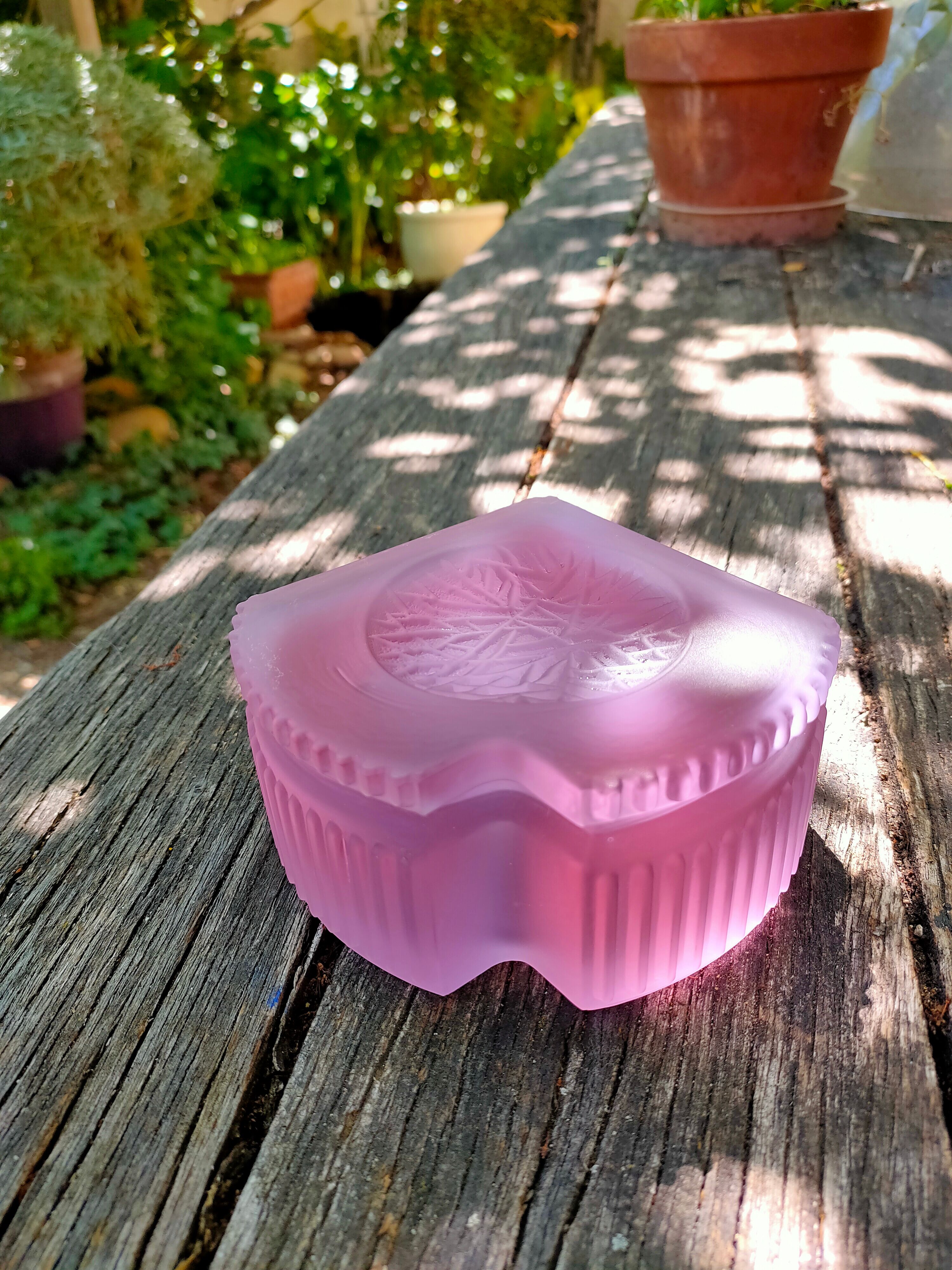 Ashtray in art deco glass paste