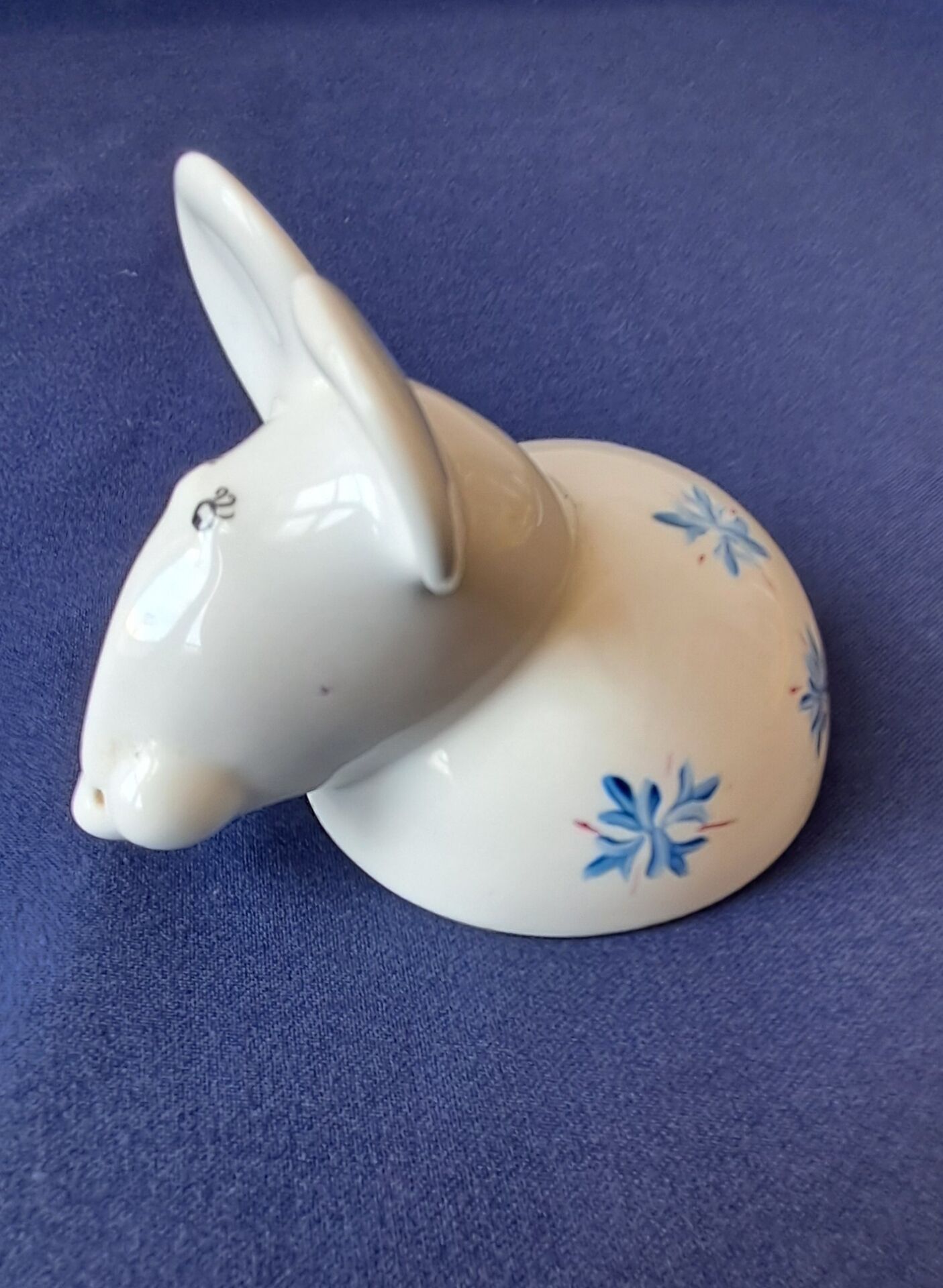 Salt cellar or porcelain salt shaker. Zoomorphic figurine of a mouse.