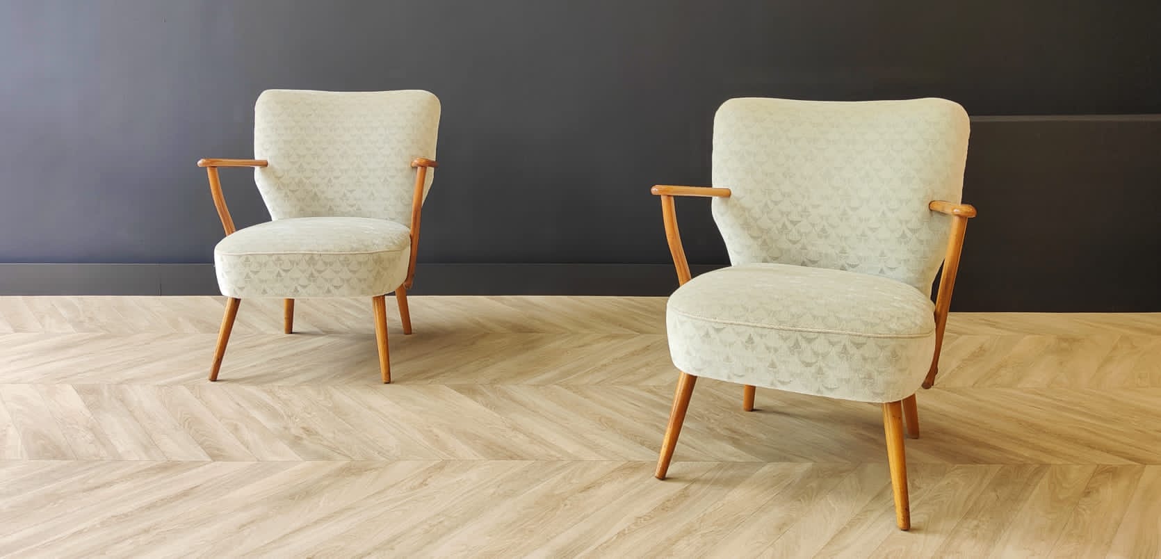 Two Mid Century cocktail chairs | set of 2 chairs