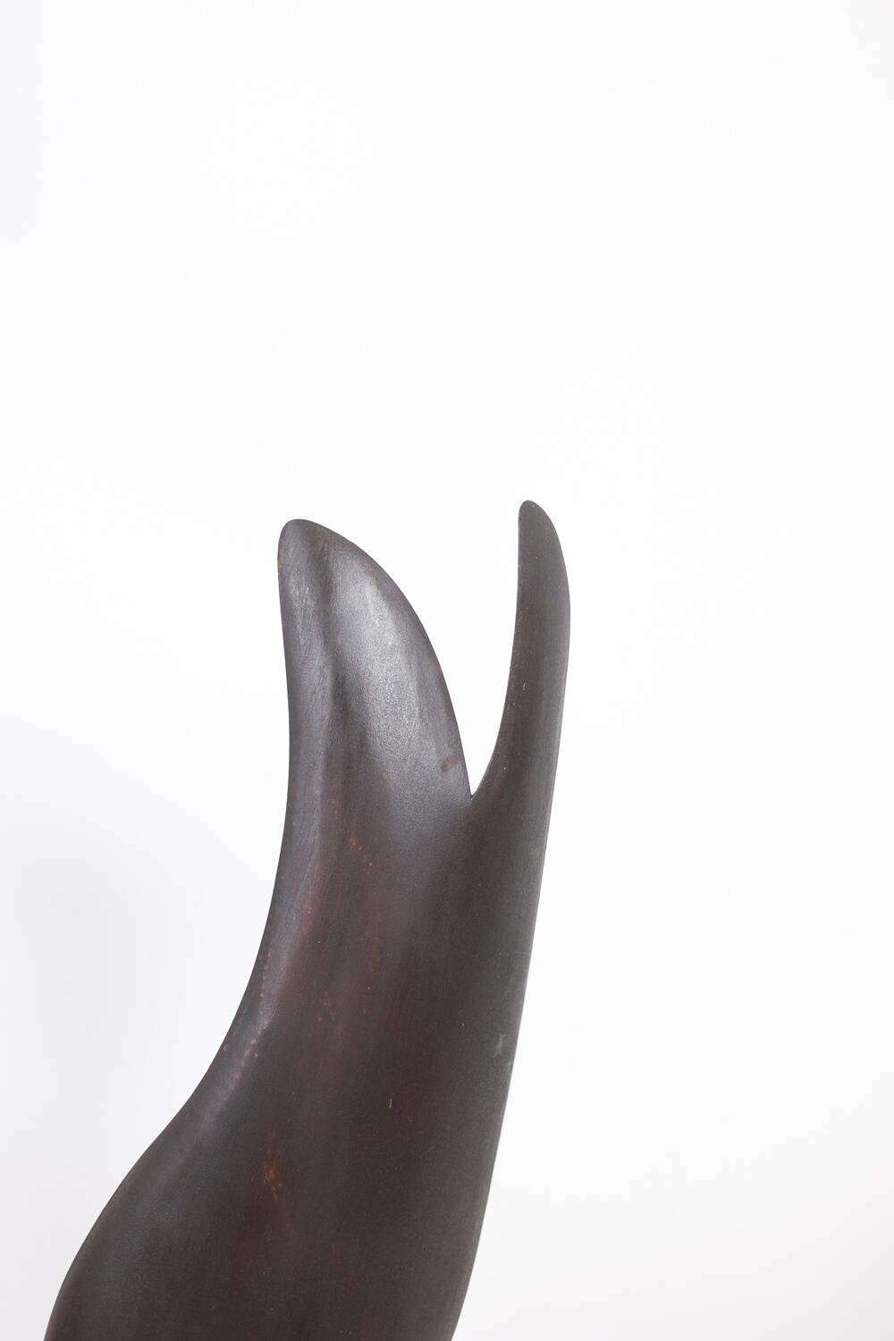 Antonine de Saint Pierre. Curved metal sculpture. Contemporary work.