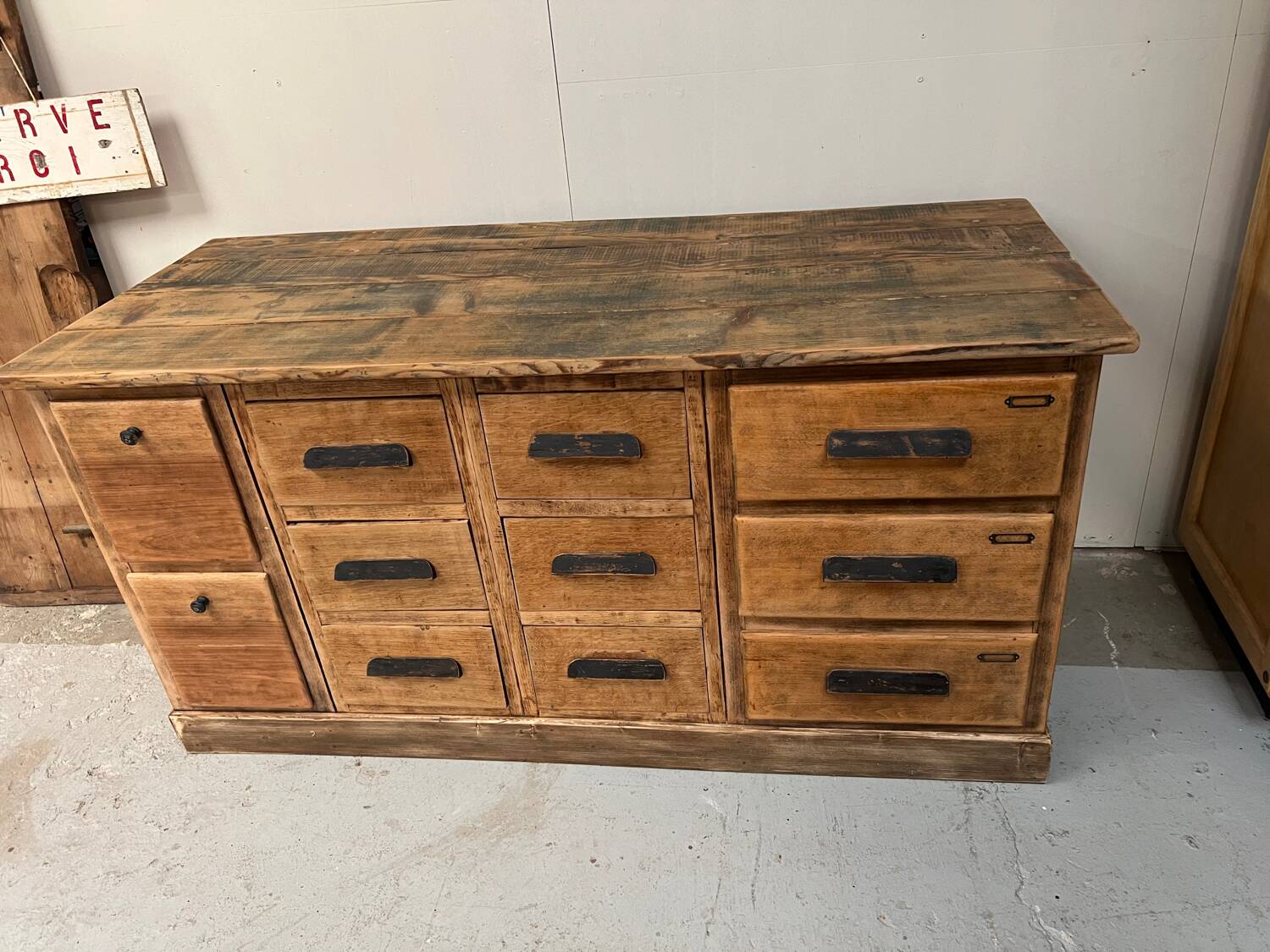 Ancien meuble de droguerie