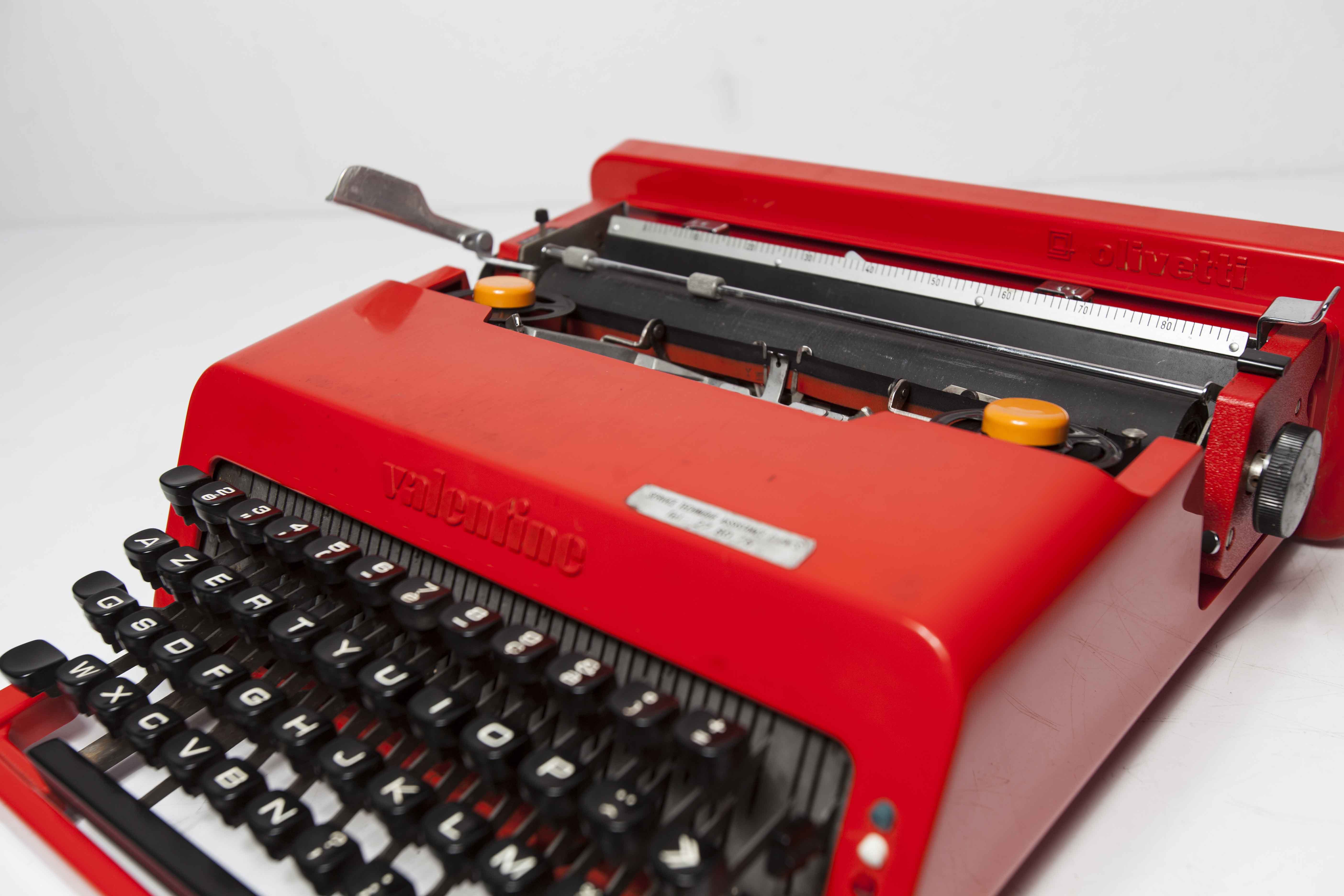 Typewriter Olivetti Valentine 1970