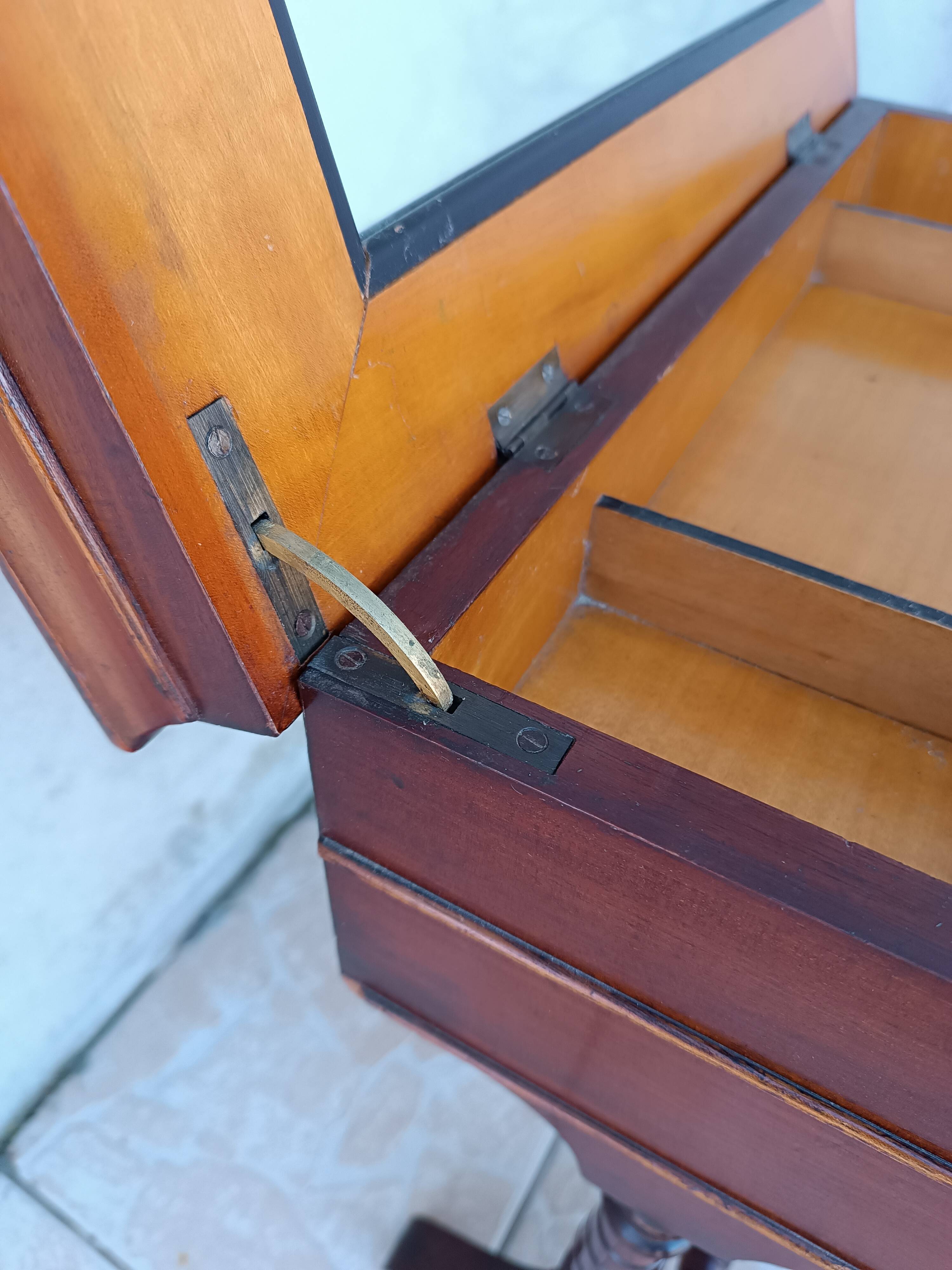 Travailleuse Louis Philippe en acajou