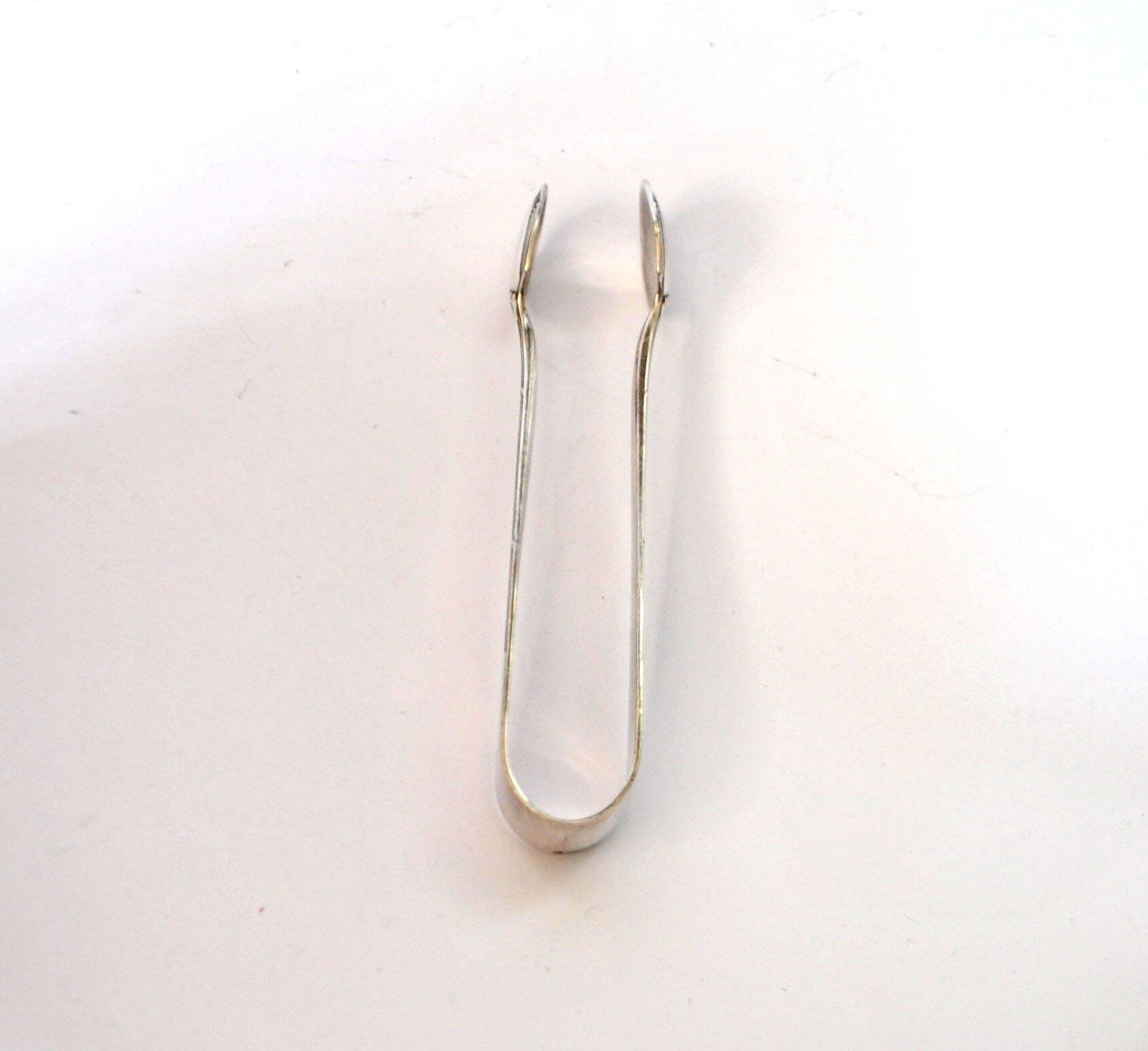 WMF vintage sugar tongs in silver-plated metal with crossed ribbon decoration.