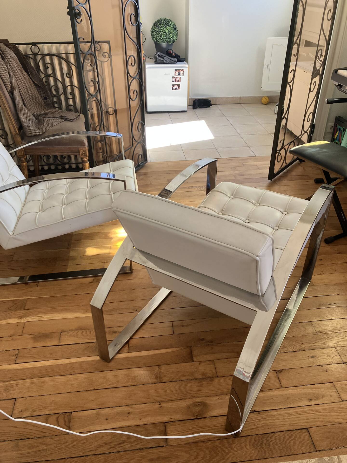 Meridiani armchair — italian design, chrome steel and tufted white leather.