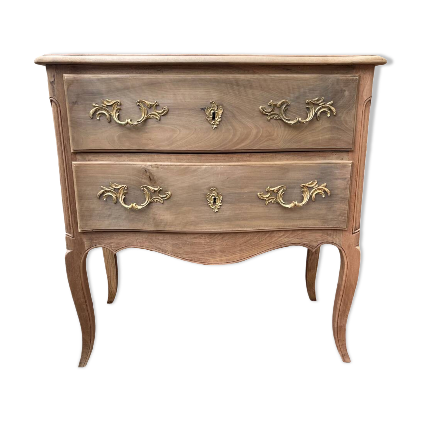 The commode drinks raw.