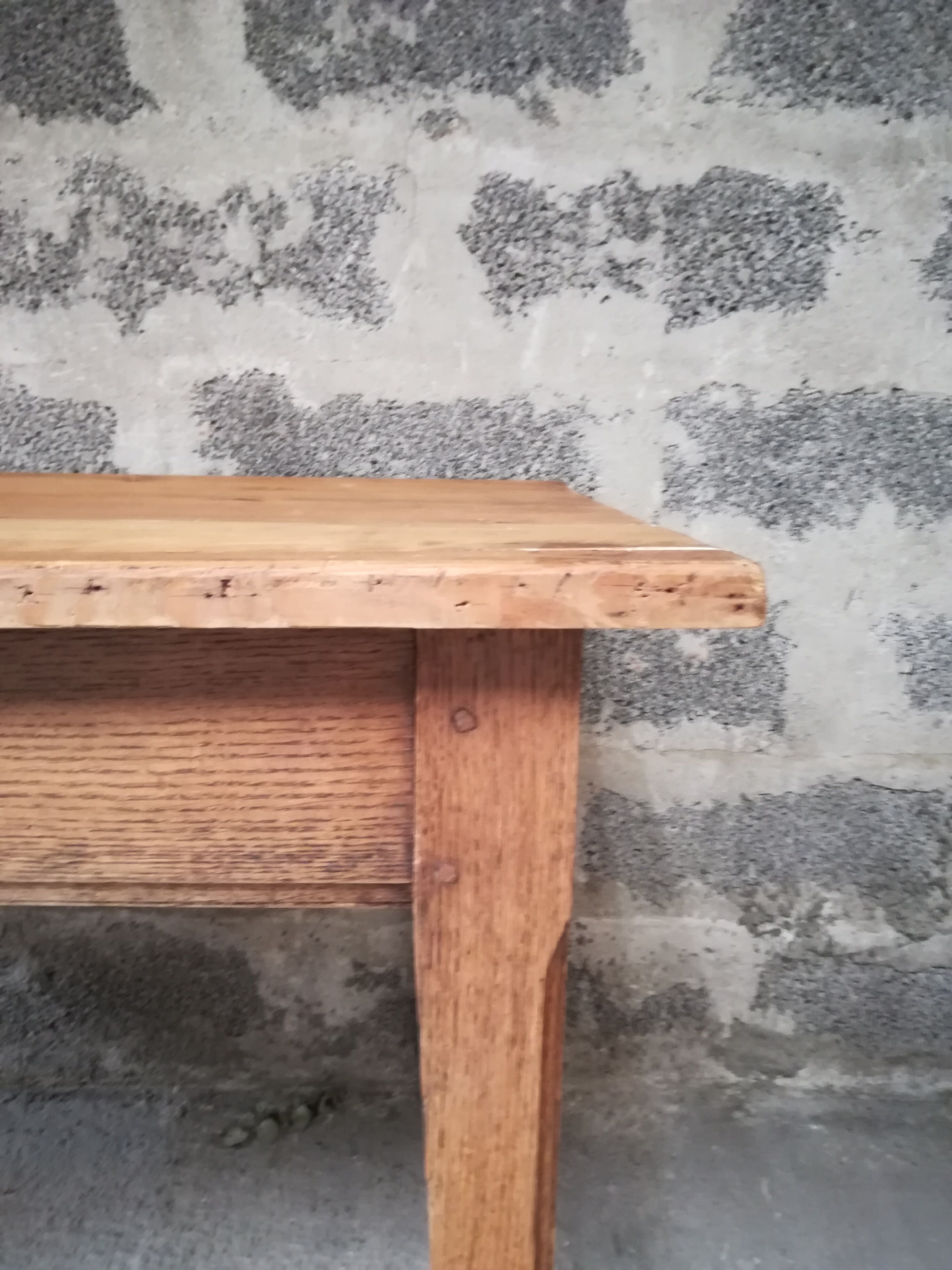 Vintage farm table 4 to 6 people