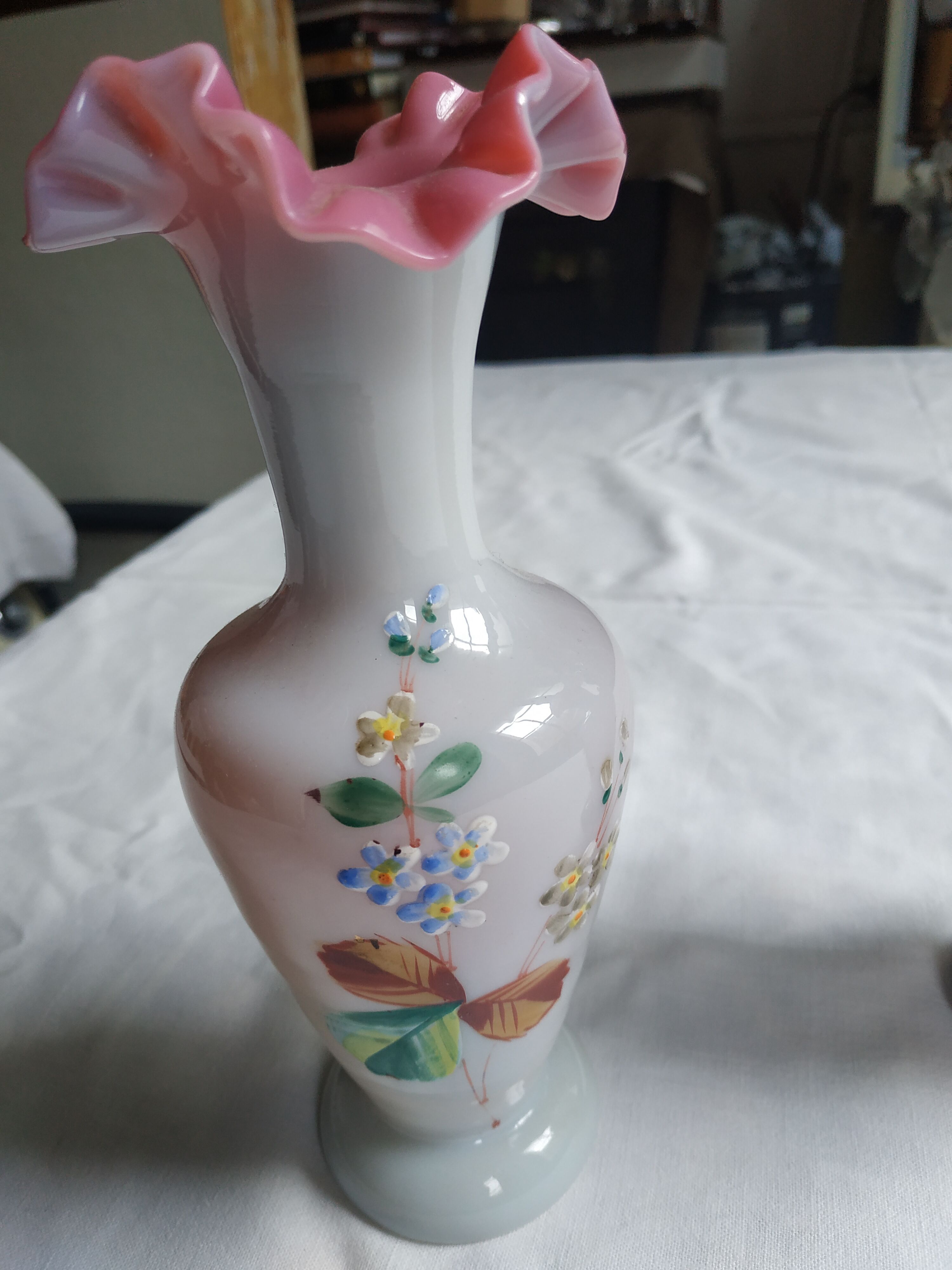 2 vases in pink opaline