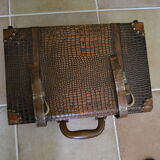 Valise imitation crocodile