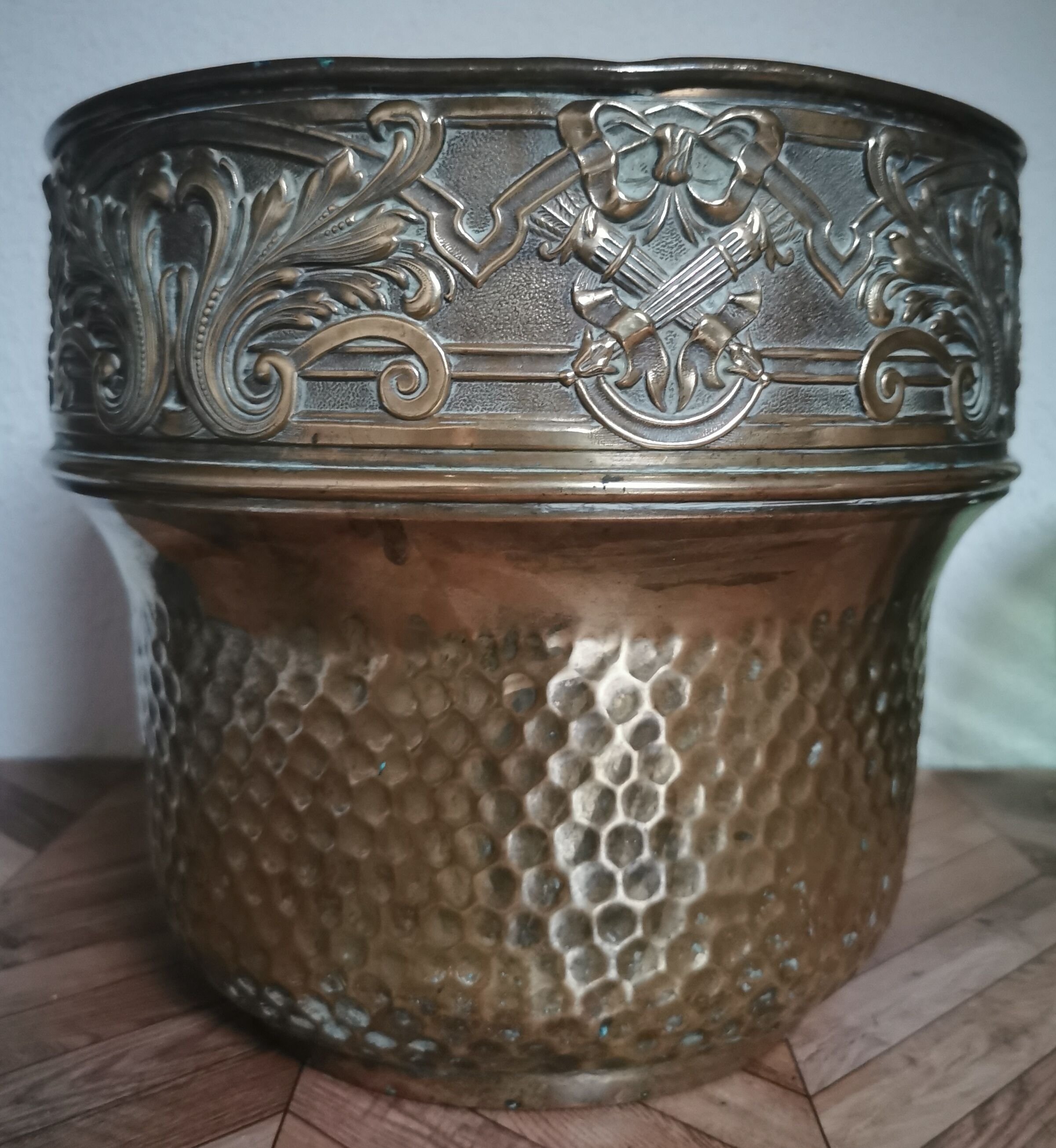 Cache pot brass frieze