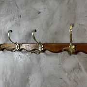 Patère en bois et laiton