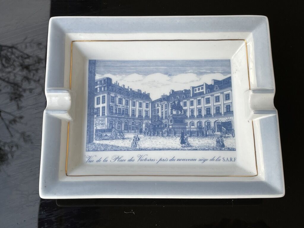 Cendrier à décor parisien