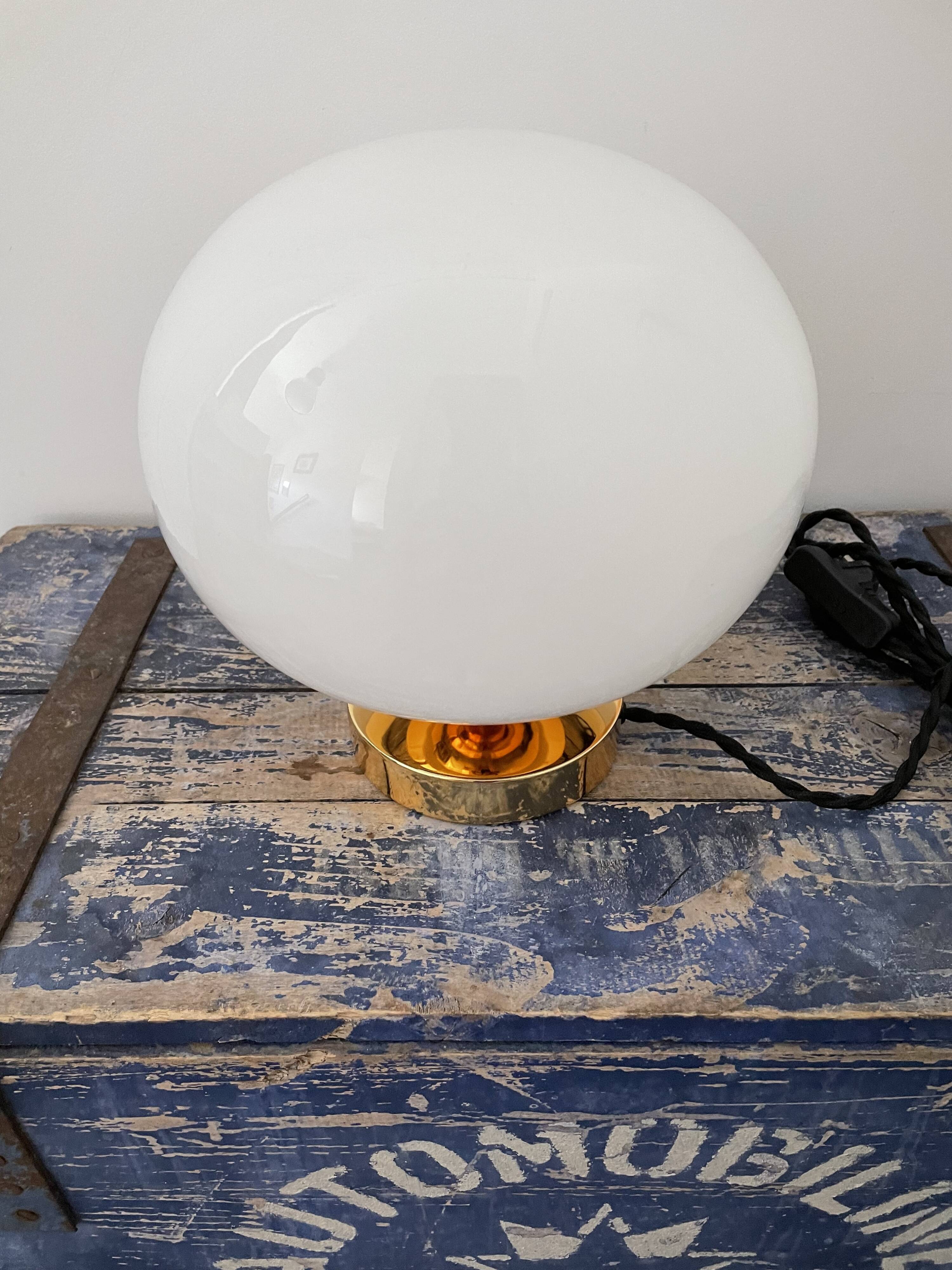 White opaline table lamp electrified to nine
