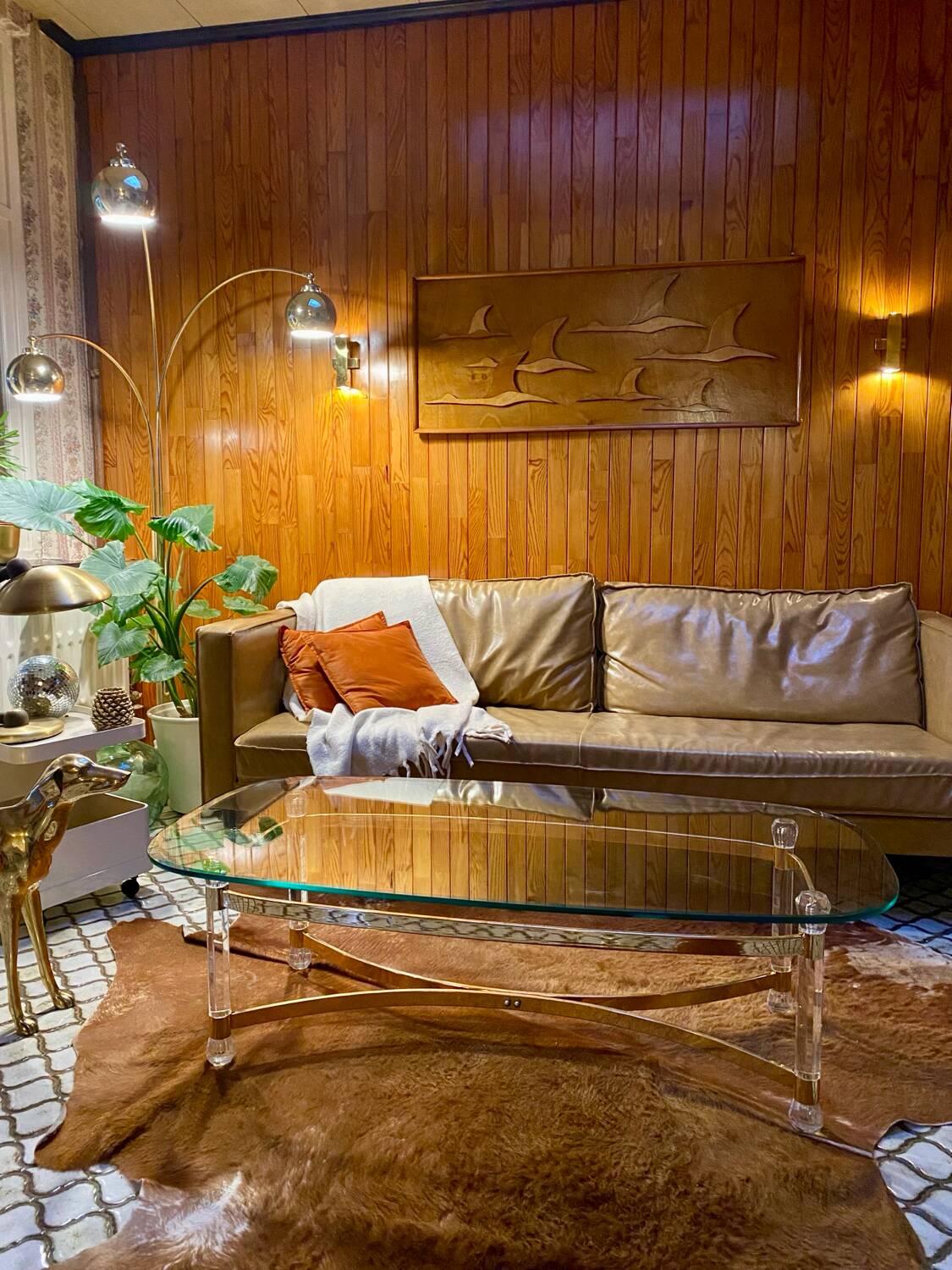 Vintage coffee table with bevelled glass and plexiglass from the 1970s.