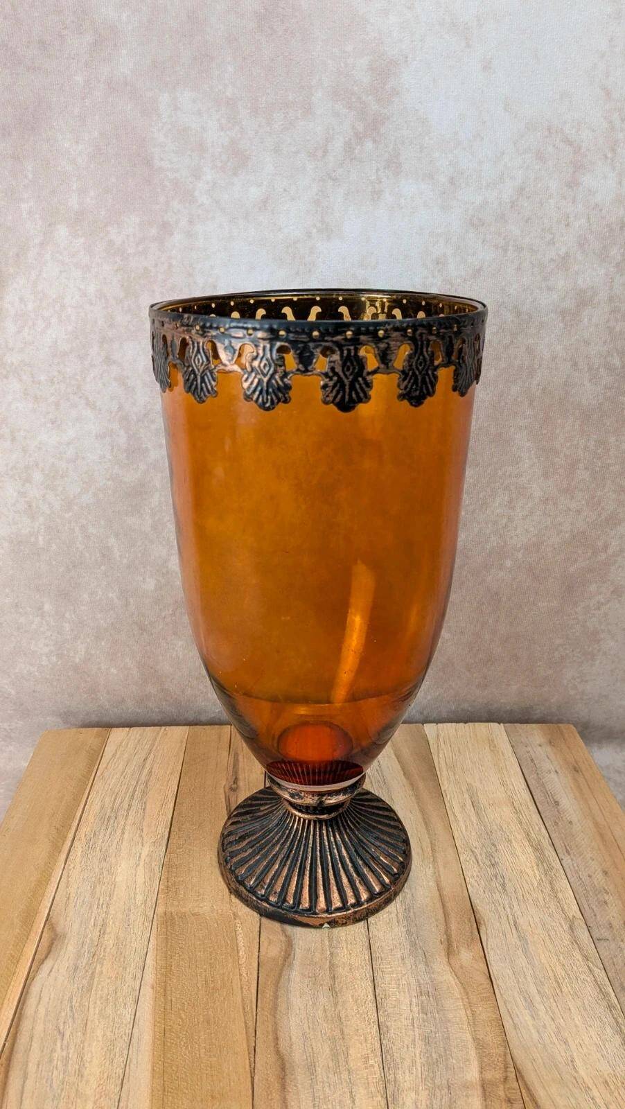 Vase vintage en verre ambré sur pied