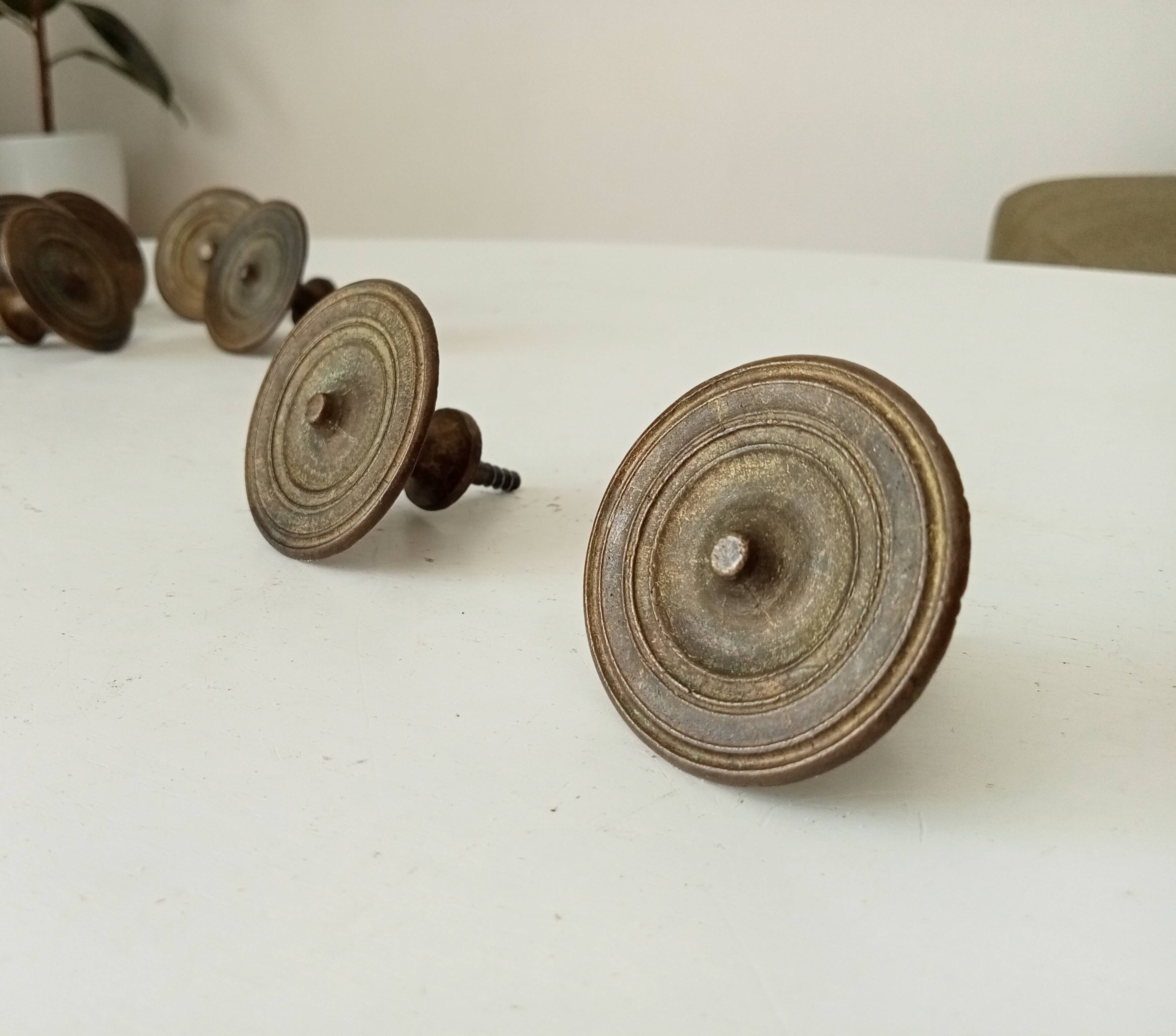 Paire de boutons de meuble ancien en bronze Empire XIXeme