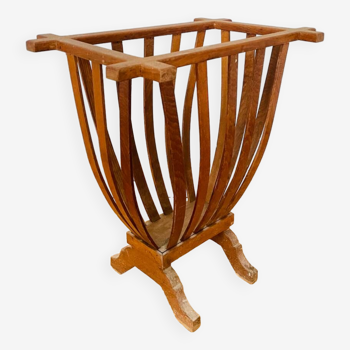 Sewing rack, old basket for balls of wool
