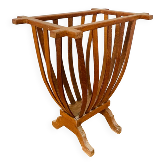 Sewing rack, old basket for balls of wool