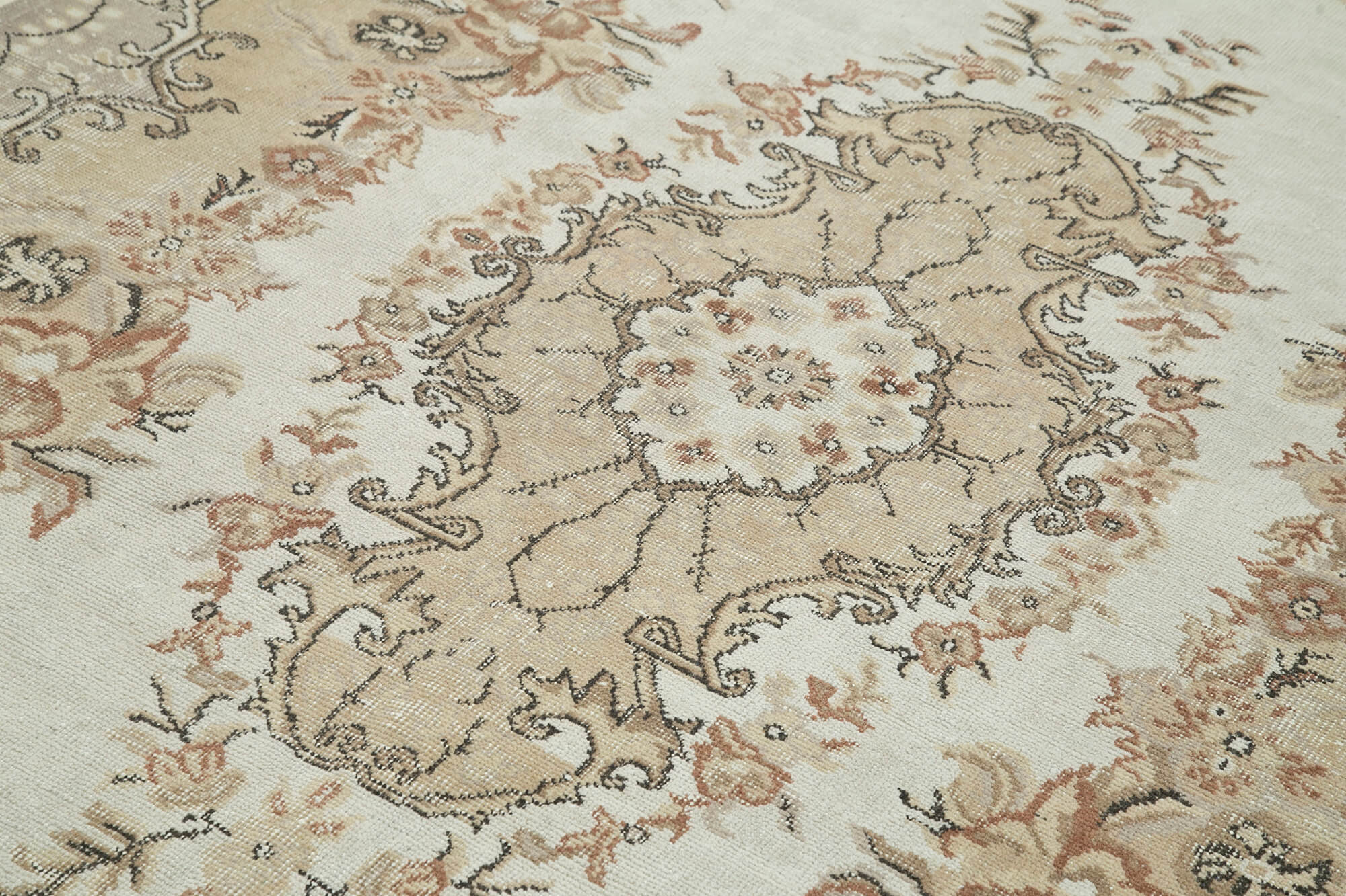 Hand-knotted turkish beige rug 175 cm x 285 cm