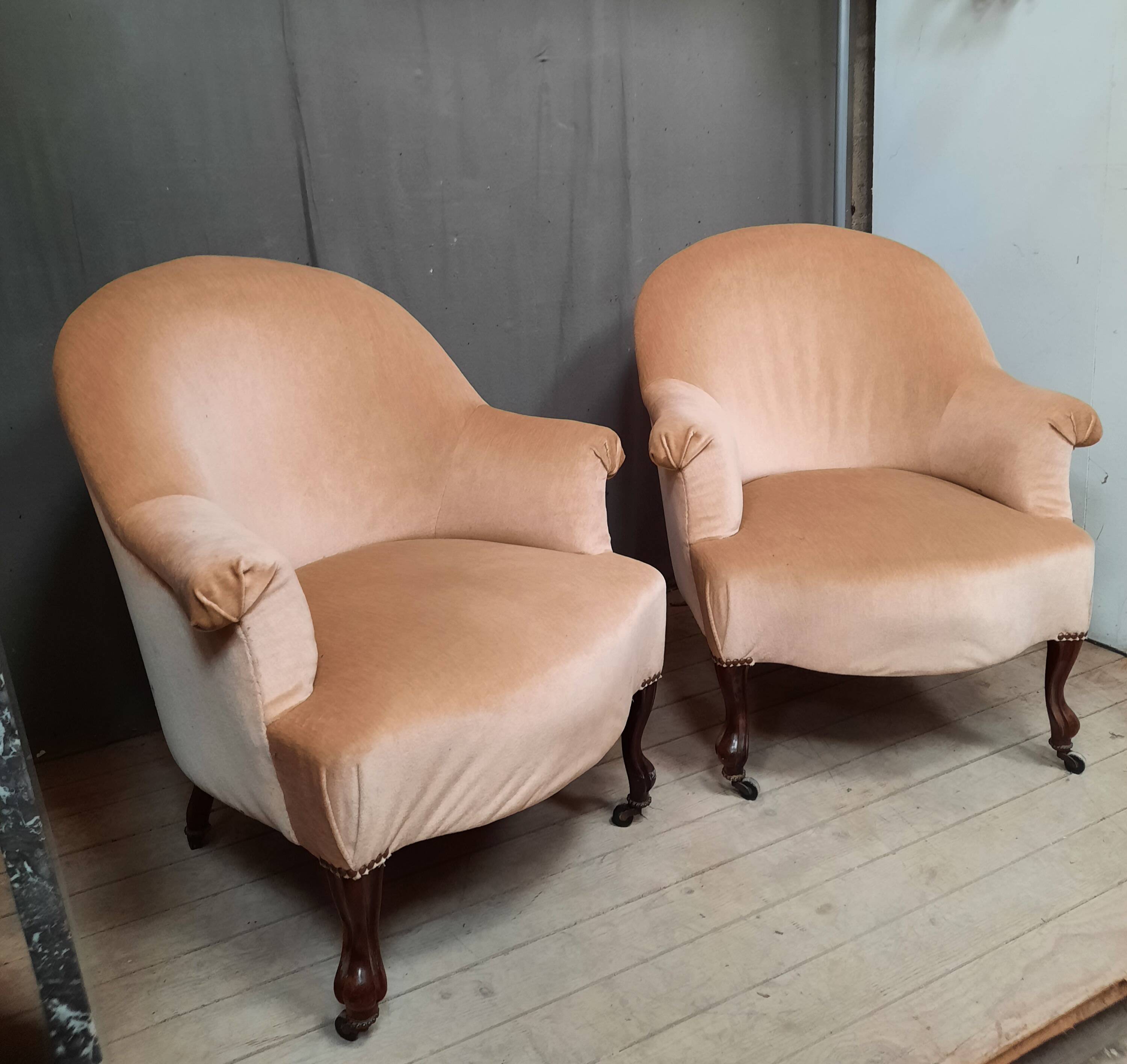 Paire de fauteuils crapauds