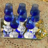 8 verres a porto ou apéritif en verre bleu cobalt et base transparente vintage