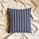 Coussin en jeans rayé 40 cm