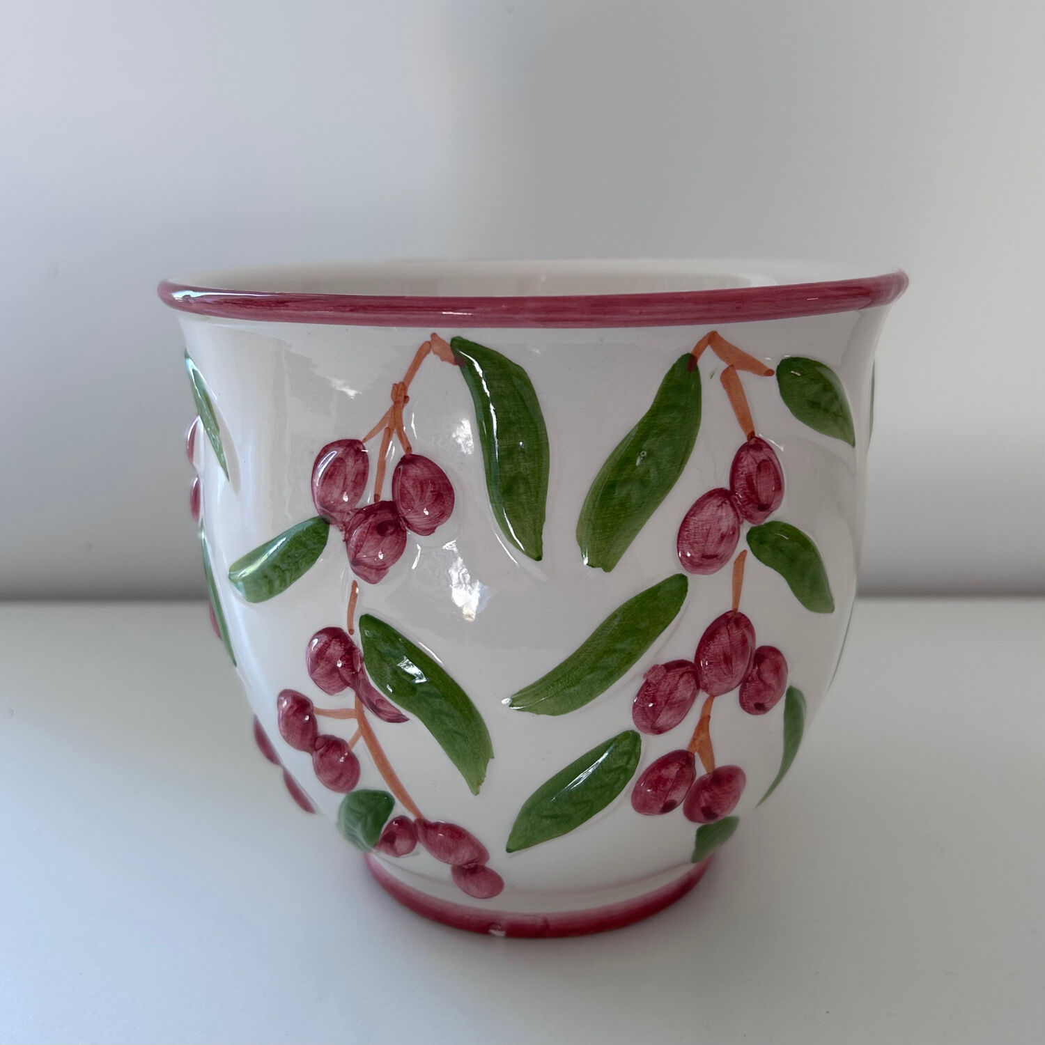 Decorative pot for cherries in earthenware