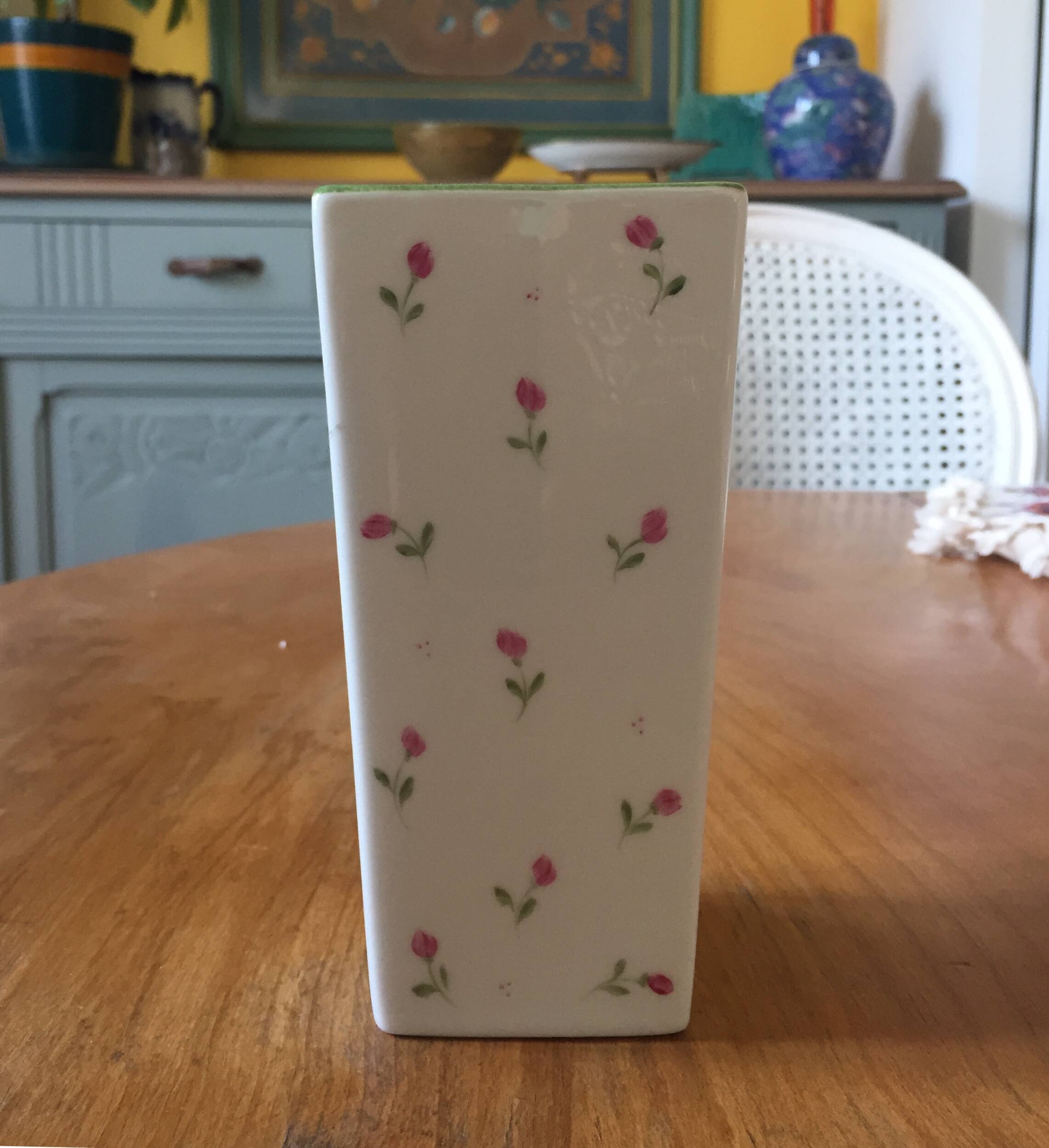 Petite vase peint à la main