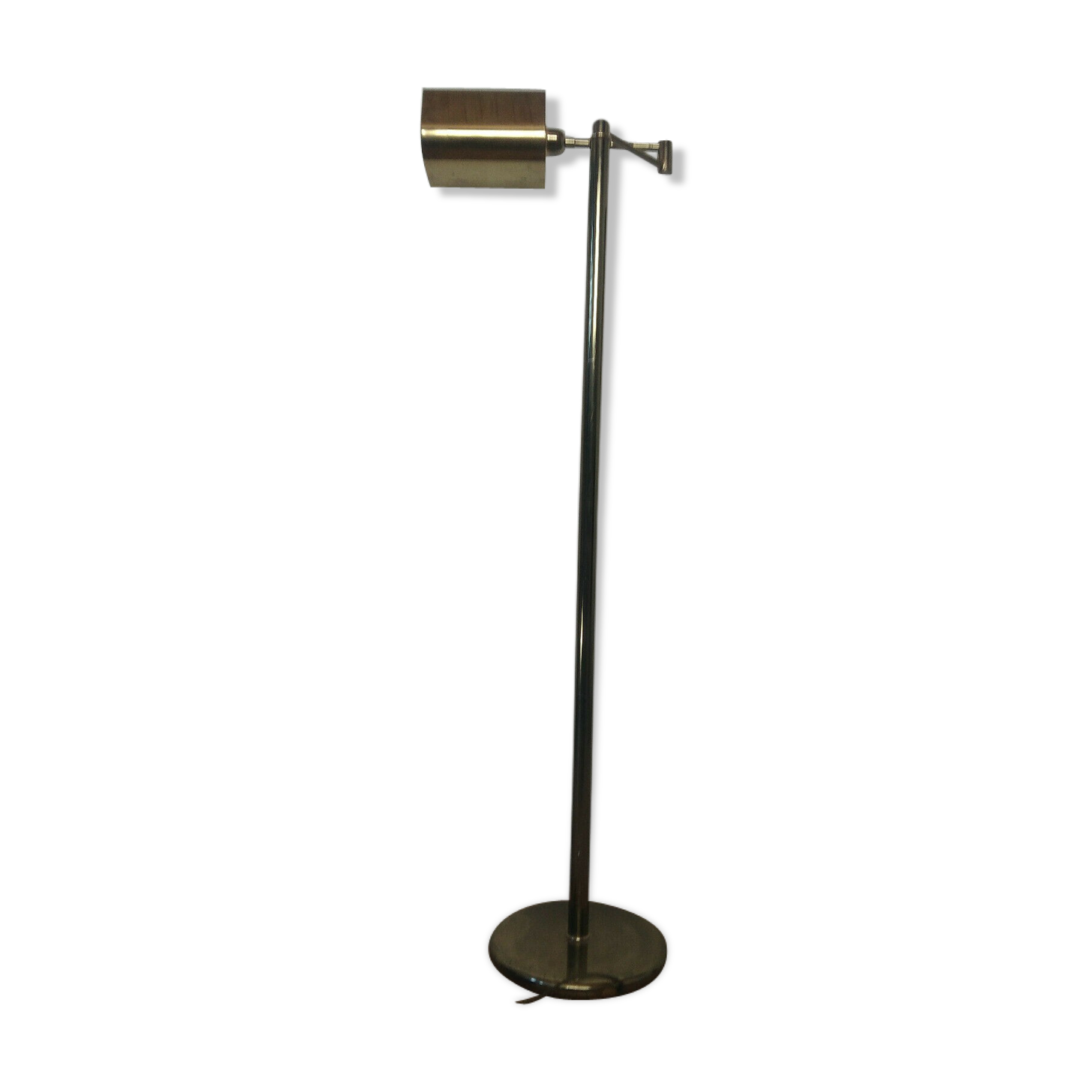 Articulated brass lamppost