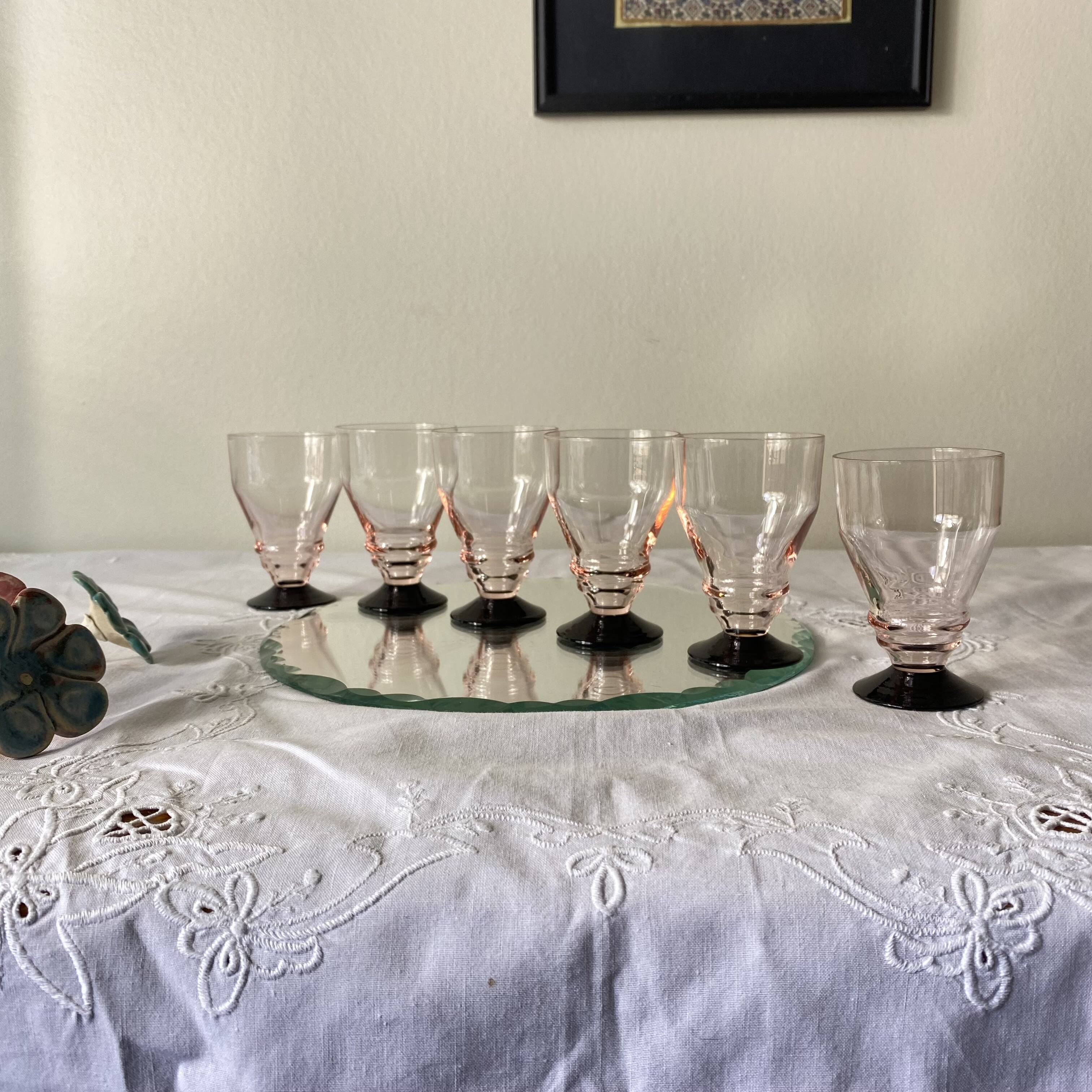 6 small Art Deco pink glasses with black stems, 7 cl.