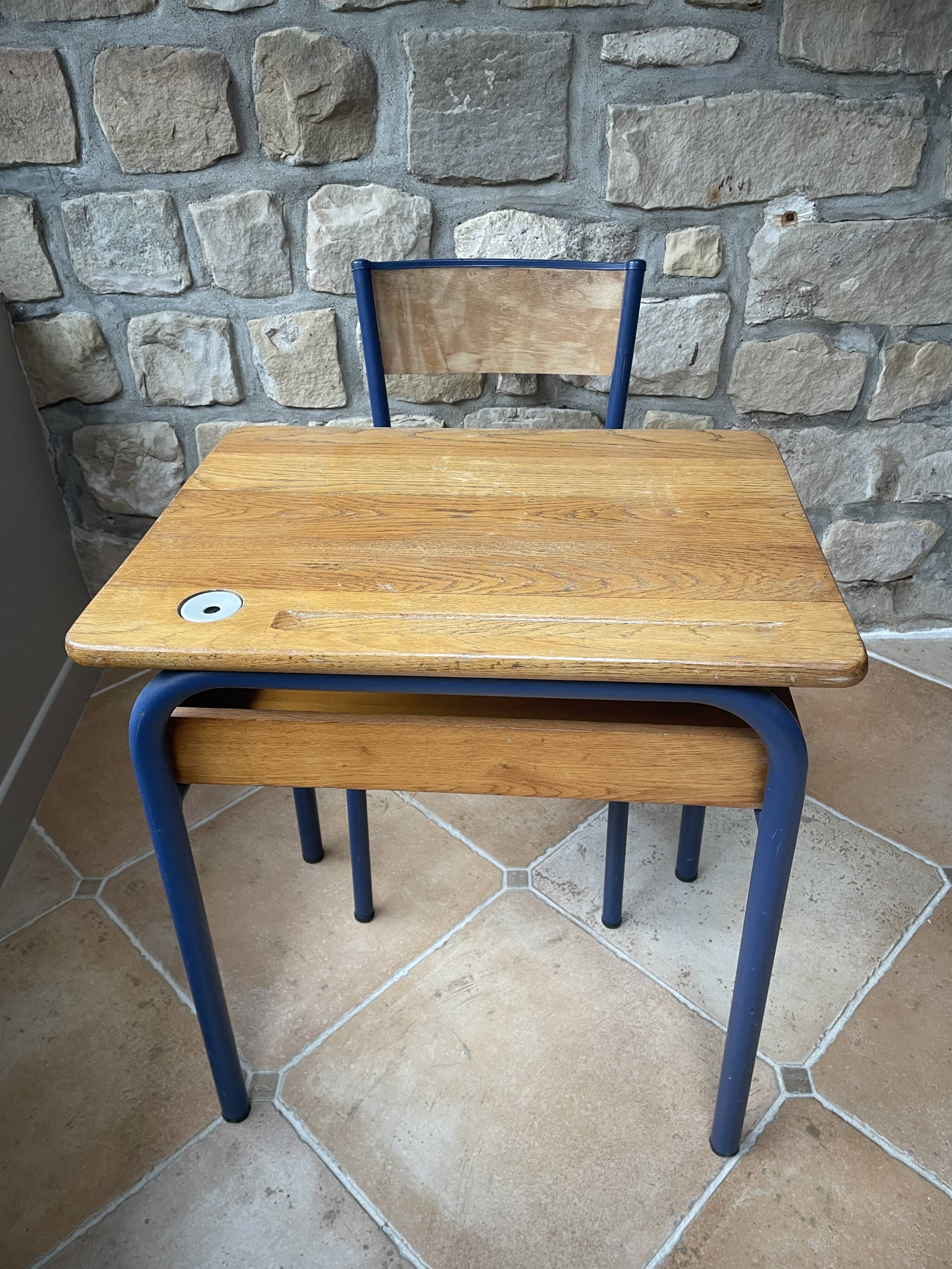 vintage wooden school desk with its chair