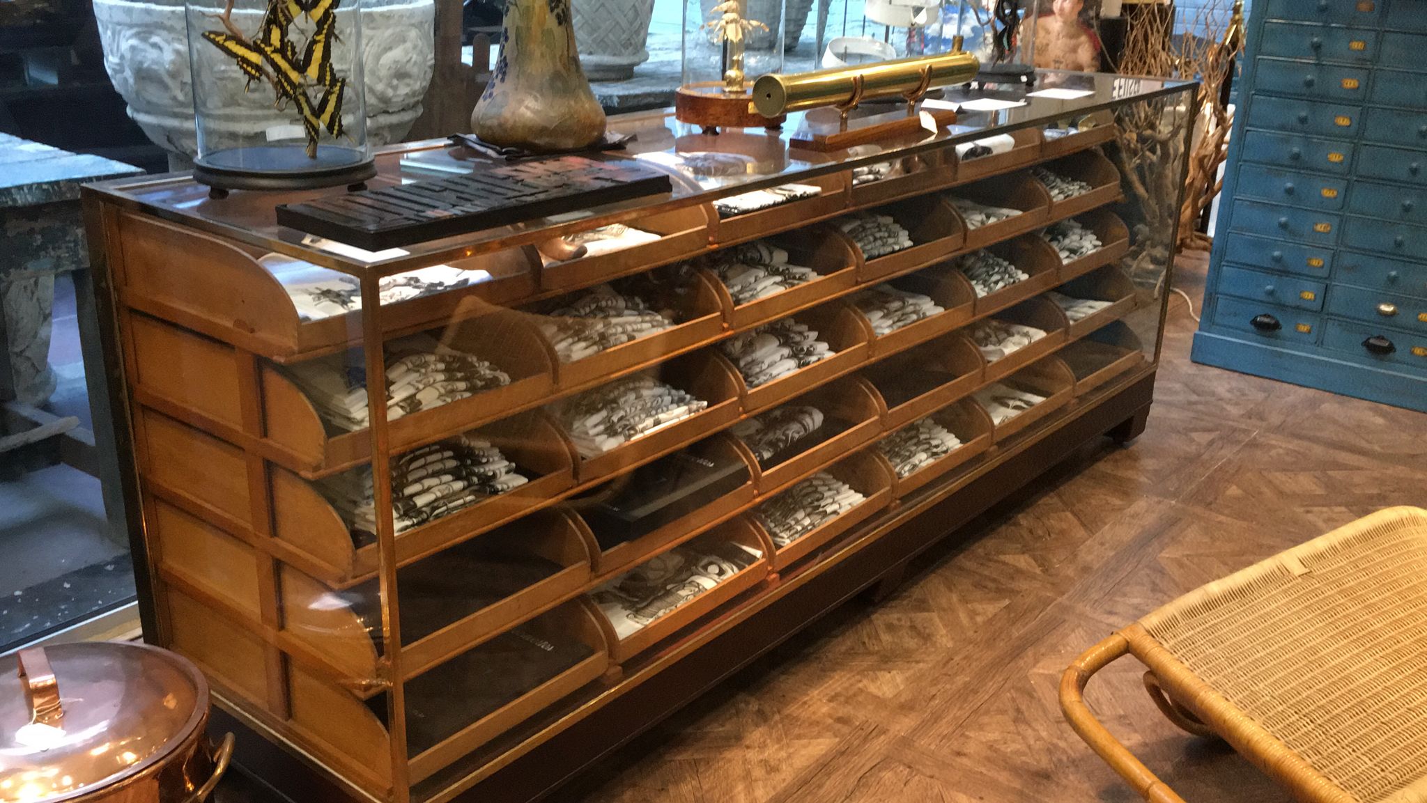 Meuble de chemisier anglais en bois et laiton