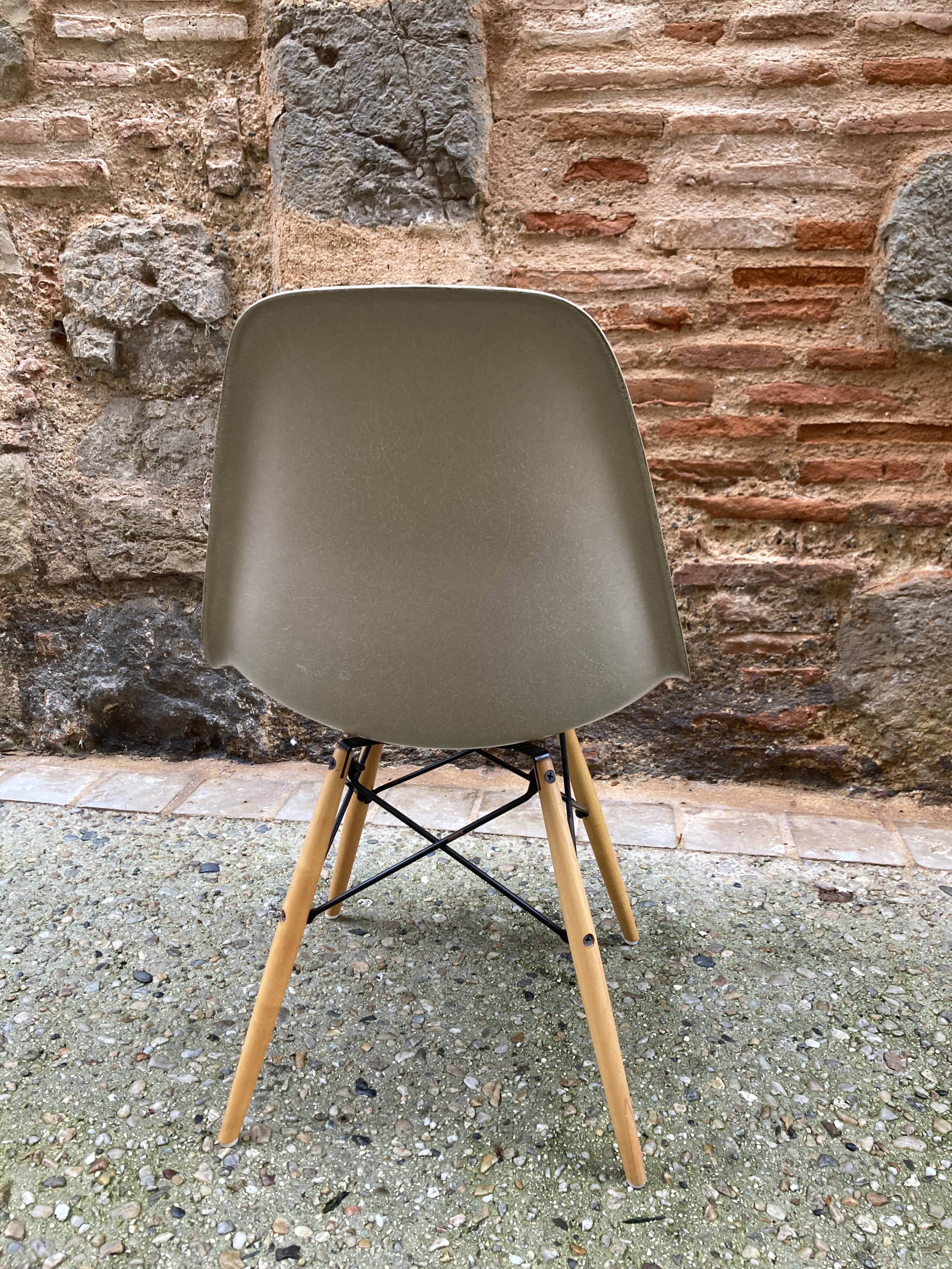 Eames DSW chair