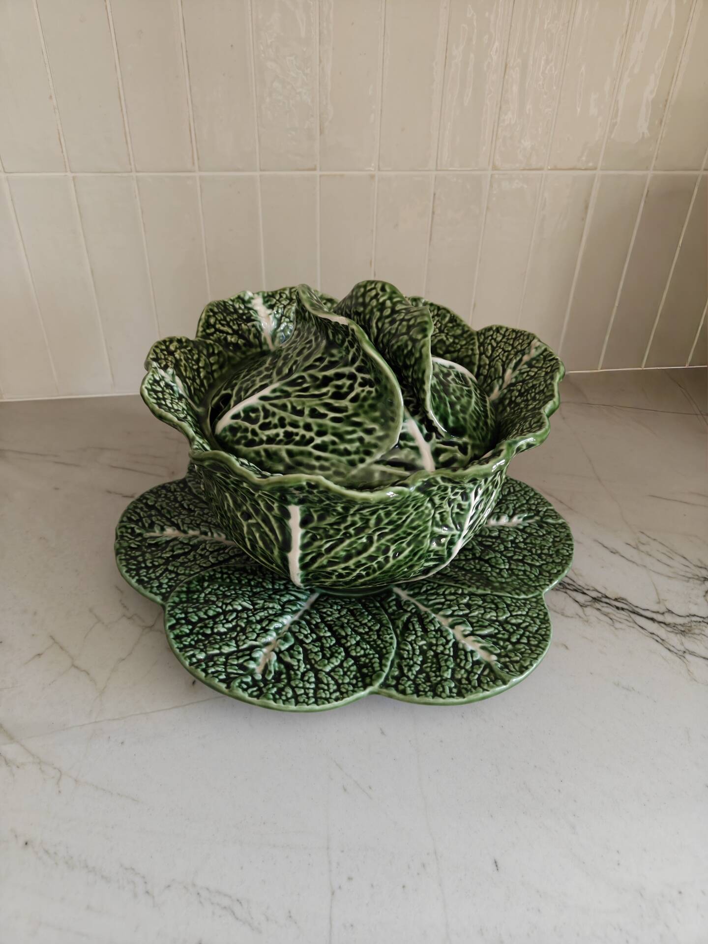 Chou soup tureen