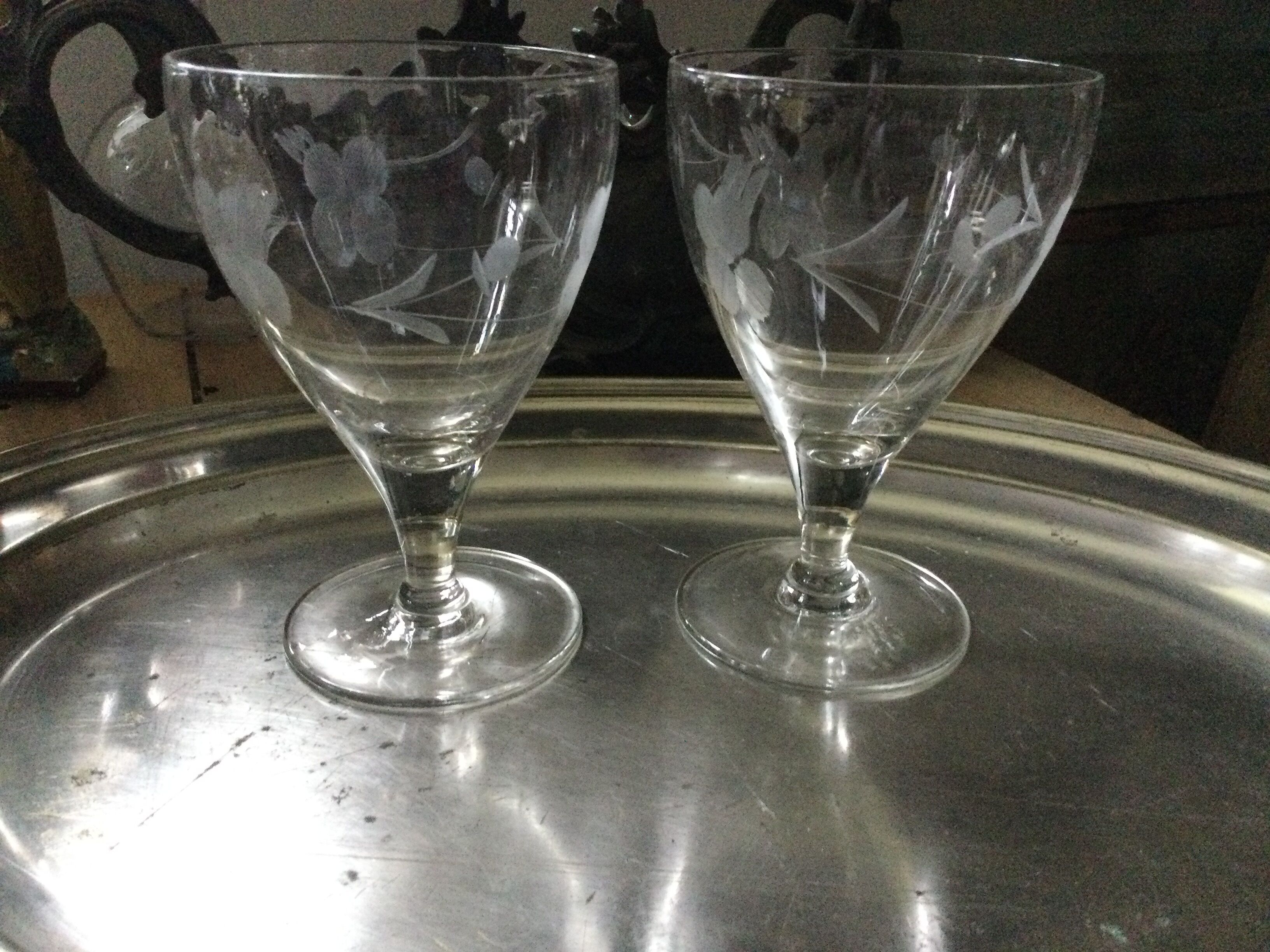 1 set of 8 antique glasses