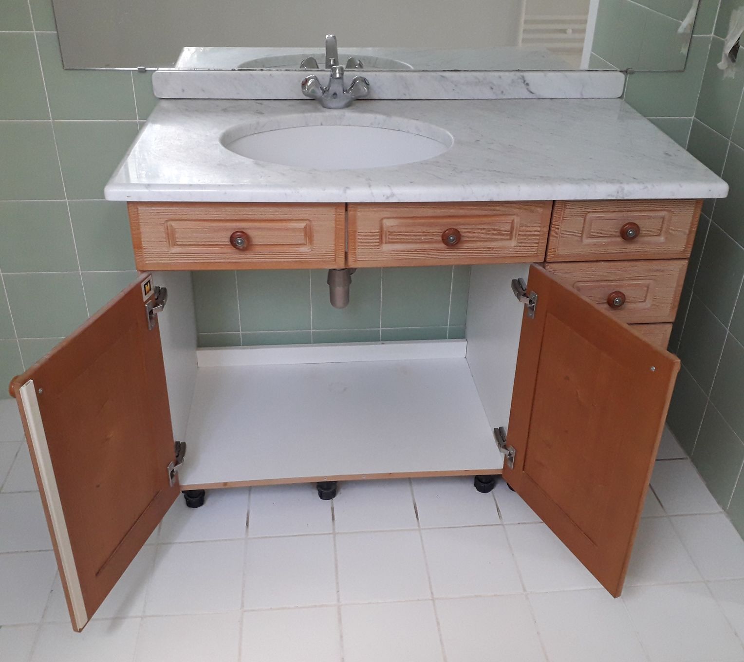 Vintage sink, solid pine furniture