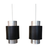Un ensemble de lampes suspendues de forme cylindrique de couleur argent avec "anneau" noir, Danemark, années 1970.