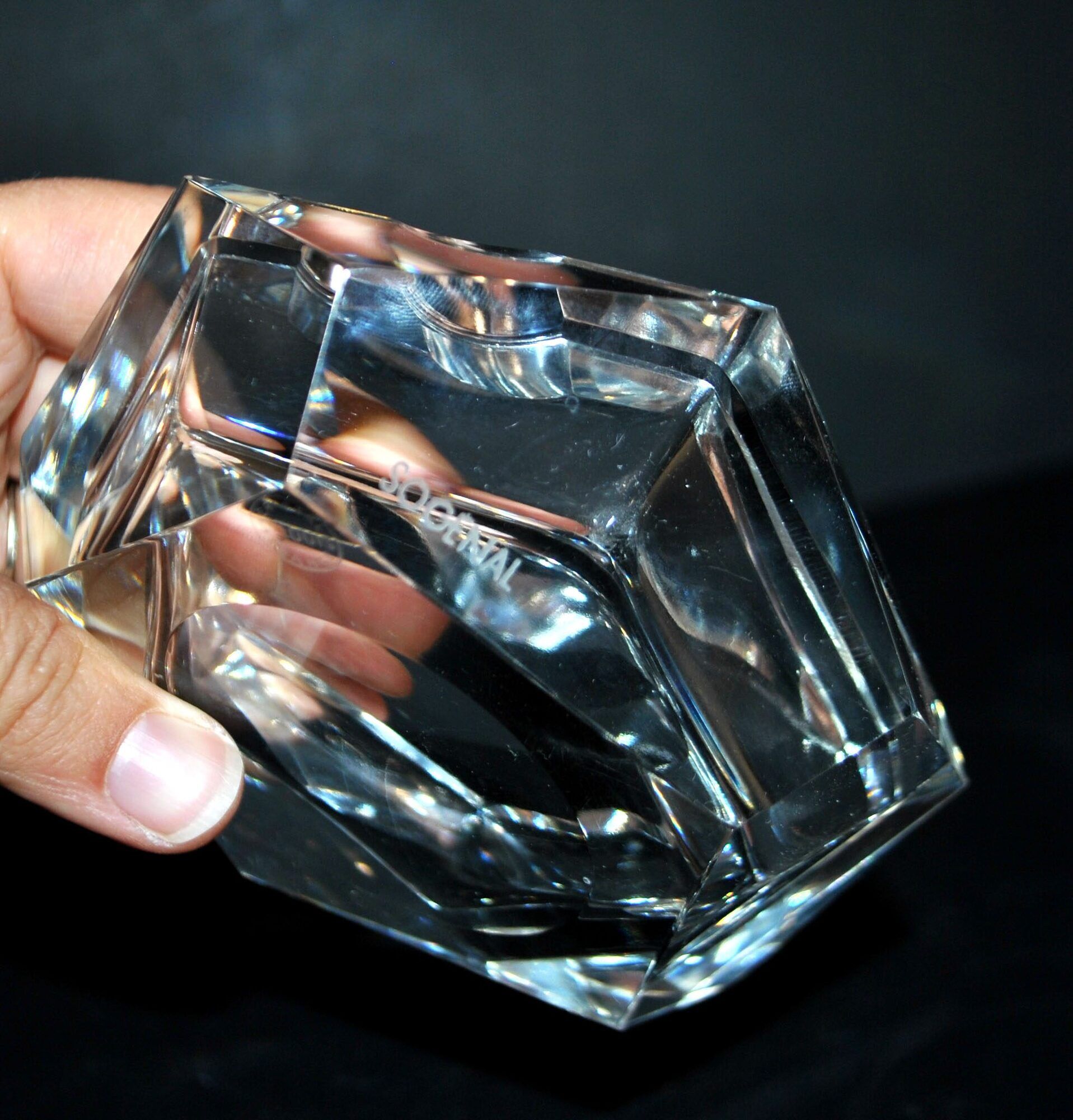 Faceted cut crystal ashtray signed SAINT-LOUIS