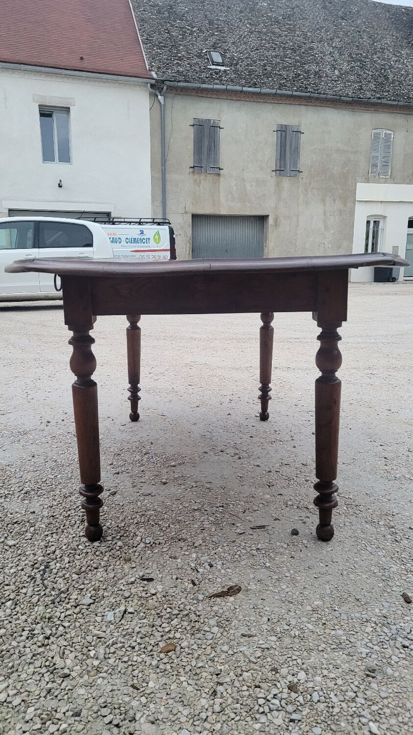 Burgundian oval farm table in 19th century solid oak with shutters - 1m93