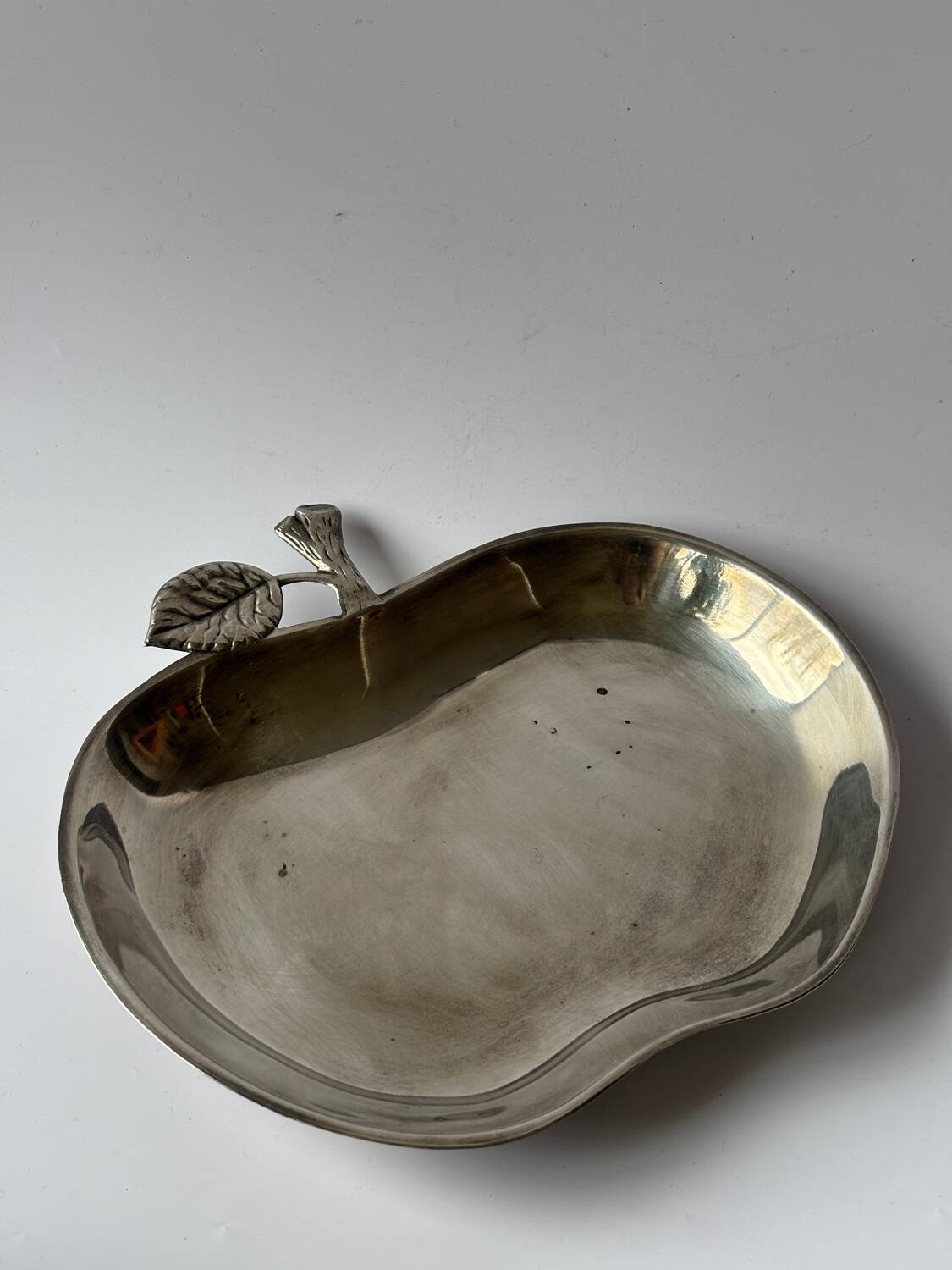 Silver metal apple pocket emptier