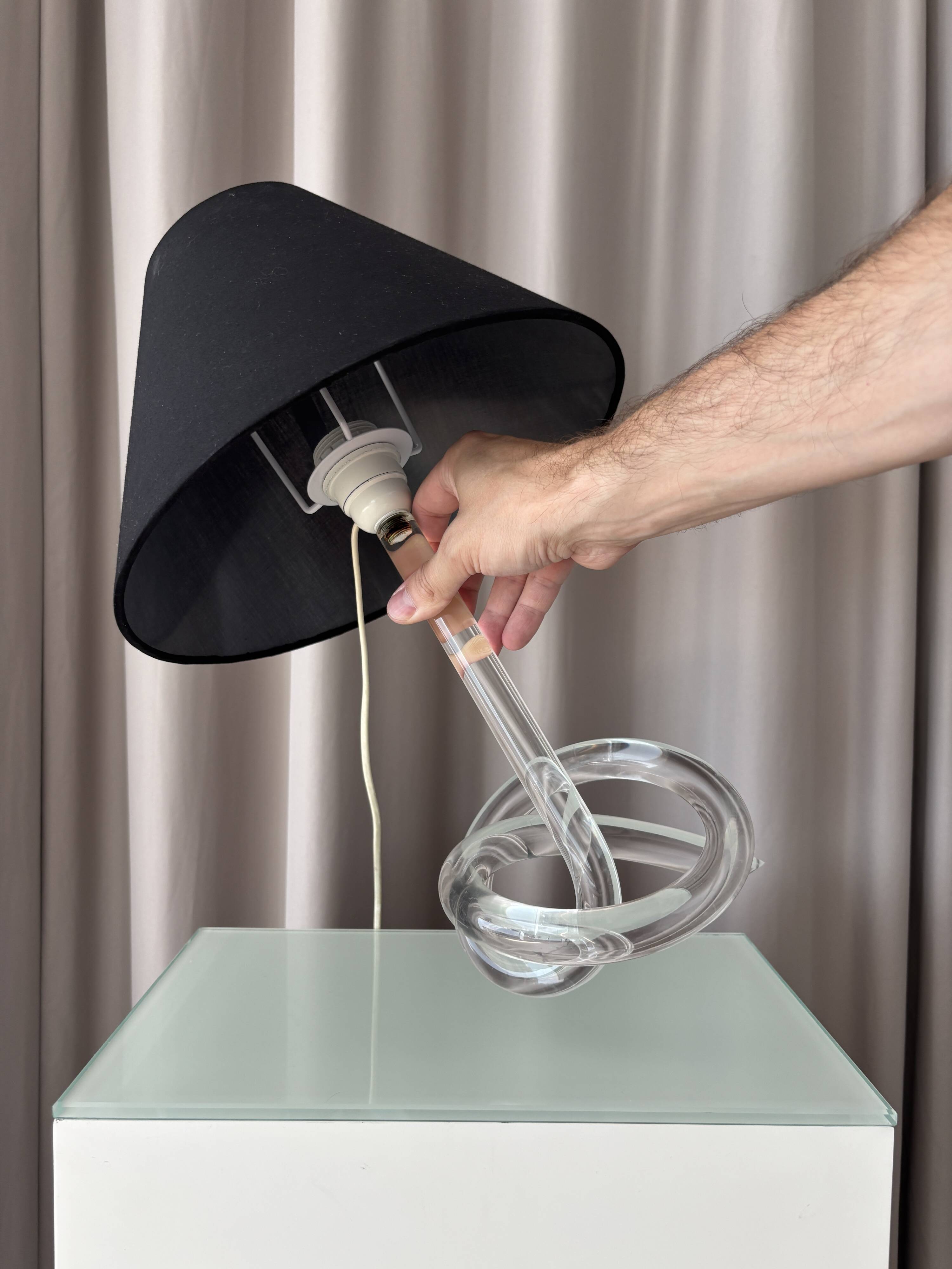 1970s Lucite Knot Table Lamp Attributed to Elaine Bscheider for Dorothy Tho