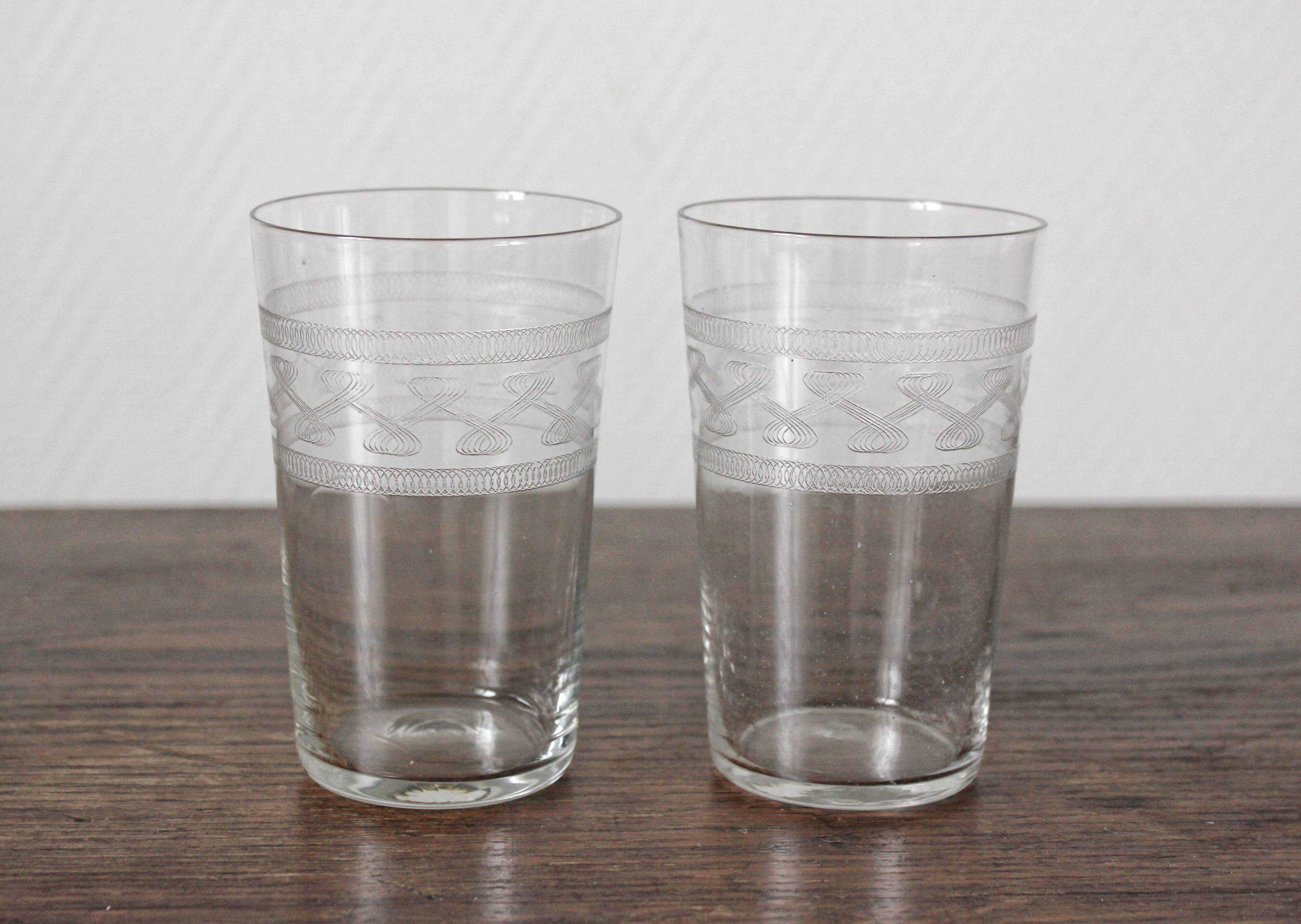 2 gobelets verres à eau en verre ancien gravé du XIXe