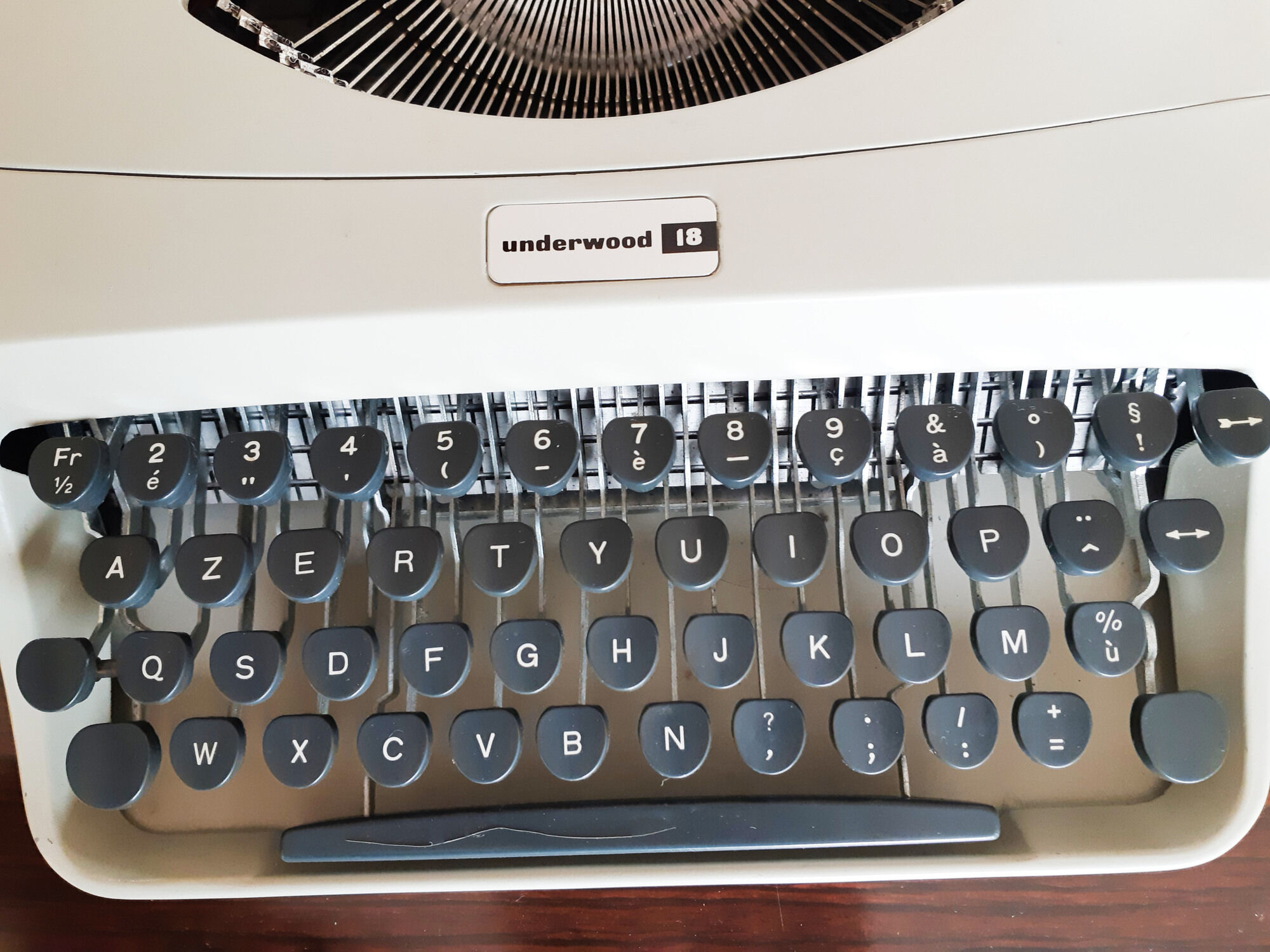 Underwood 18 Portable Typewriter , Beige, Functional, New Ribbon