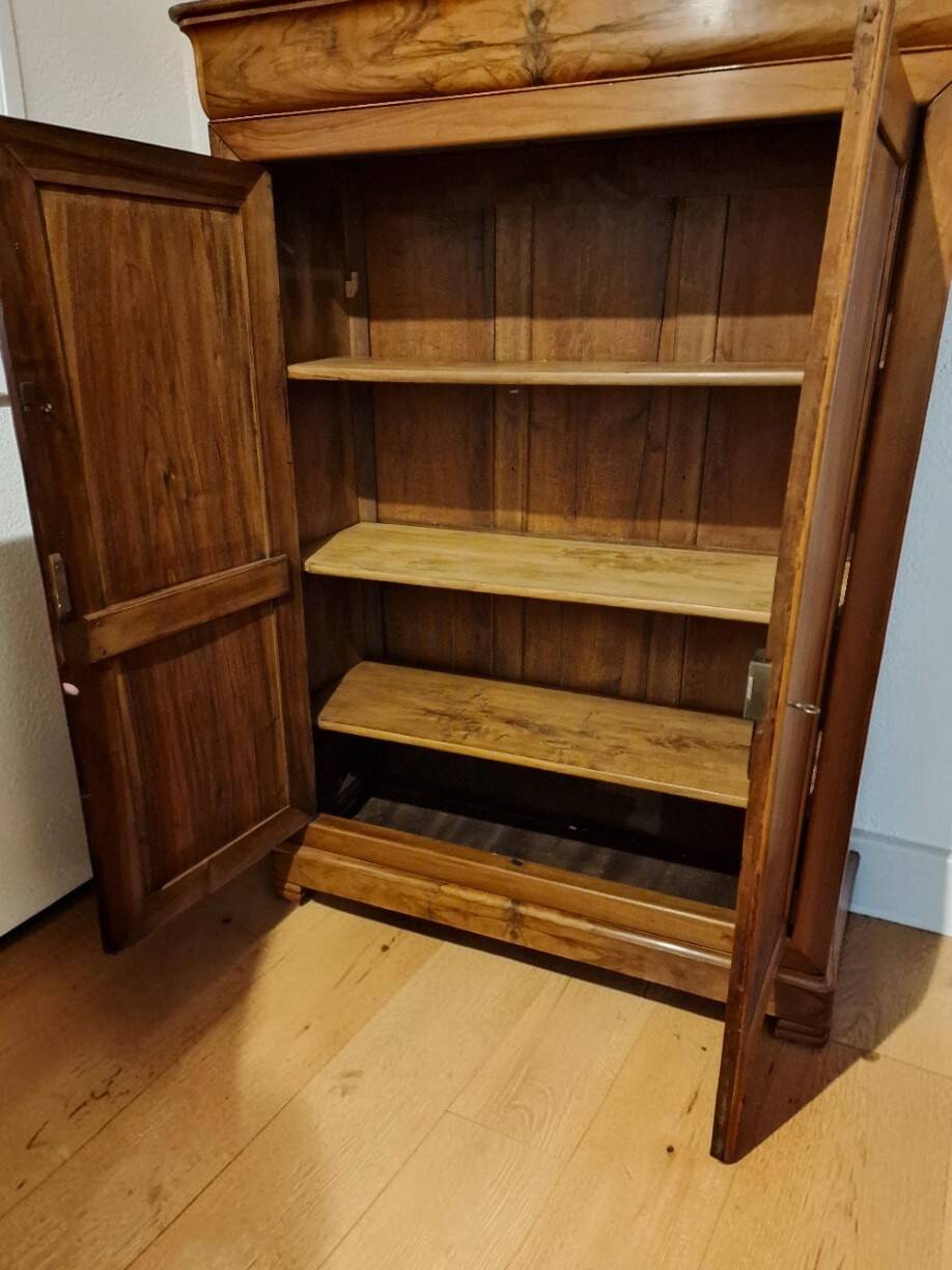 Louis Philippe wardrobe fully dismantlable