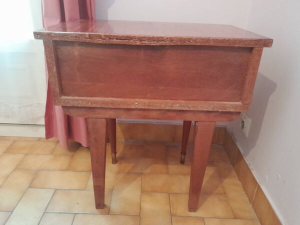 Table de chevet vintage en bois verni – style années 1950/60