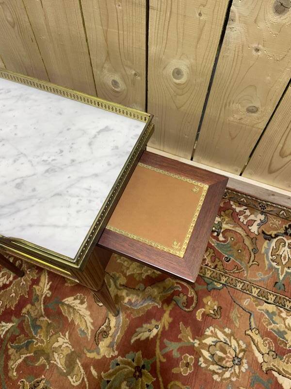 Paire de tables de chevets style Louis XVI avec tirette