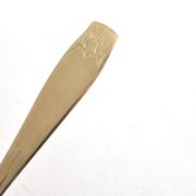 Cuillère à sucre vintage en métal argenté Gulden Alsace, décor coquille
